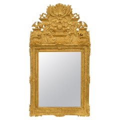 Specchio in legno dorato francese del periodo Regence del XVIII secolo