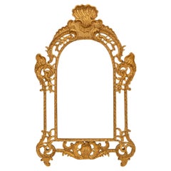 Miroir français en bois doré d'époque Régence du XVIIIe siècle