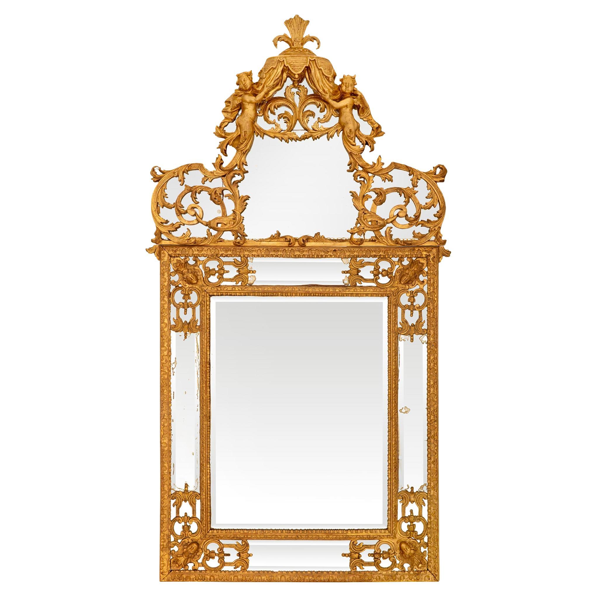 Miroir en bois doré d'époque Régence du XVIIIe siècle en vente