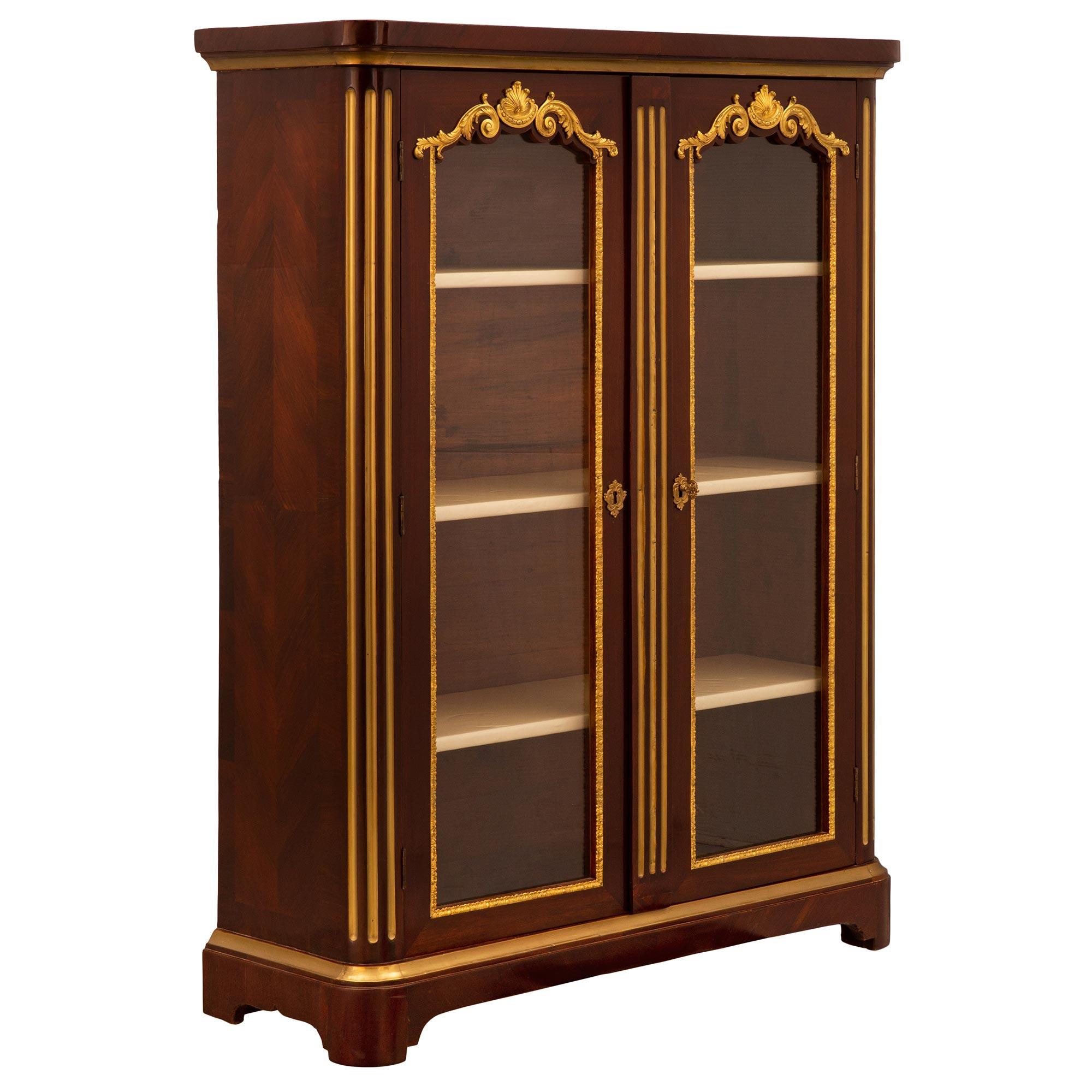 French 18th Century Regence Period Kingwood, Ormolu, and Brass Cabinet Vitrine In Good Condition For Sale In West Palm Beach, FL