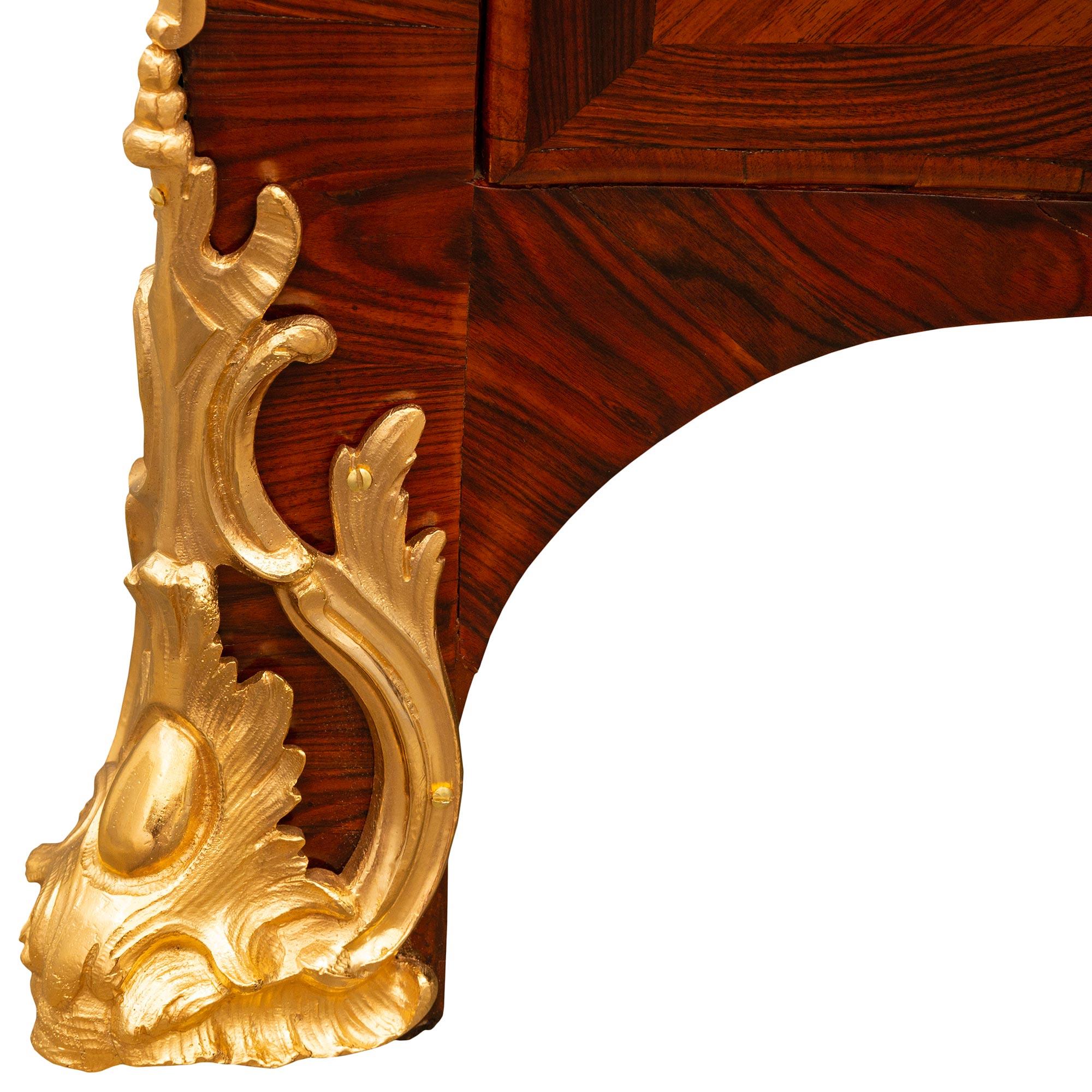 Commodity francese del XVIII secolo del periodo Régence in legno di re, ormolu e marmo Rouge Royale in vendita 5