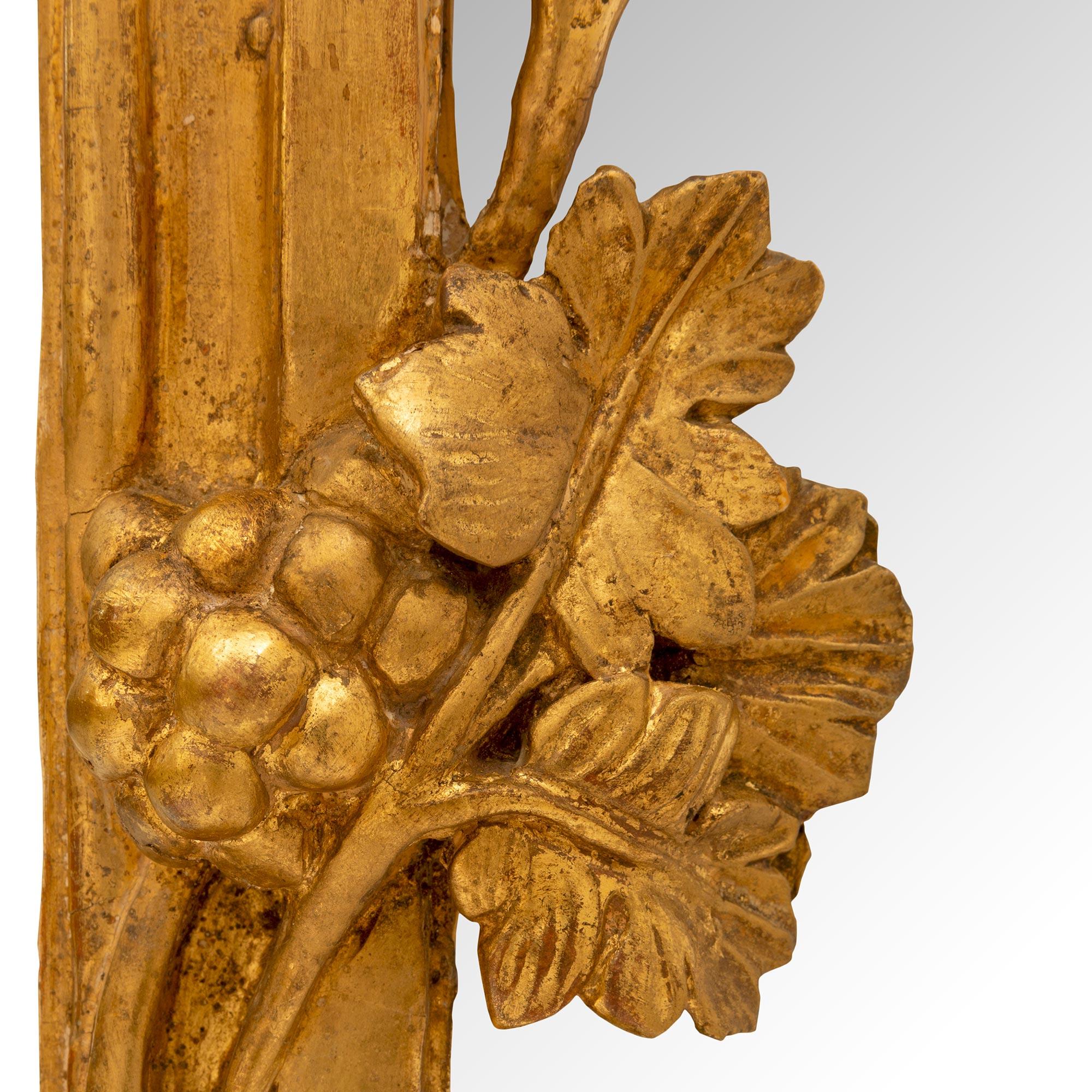 Spiegel aus vergoldetem Holz im Provanal-Stil, 18. Jahrhundert, Rgence-Periode im Angebot 1