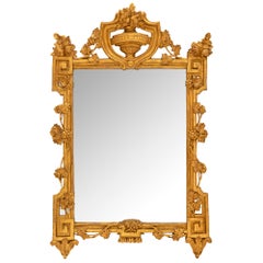 Miroir en bois doré de style Provanal français du 18ème siècle de la période de la Rgence