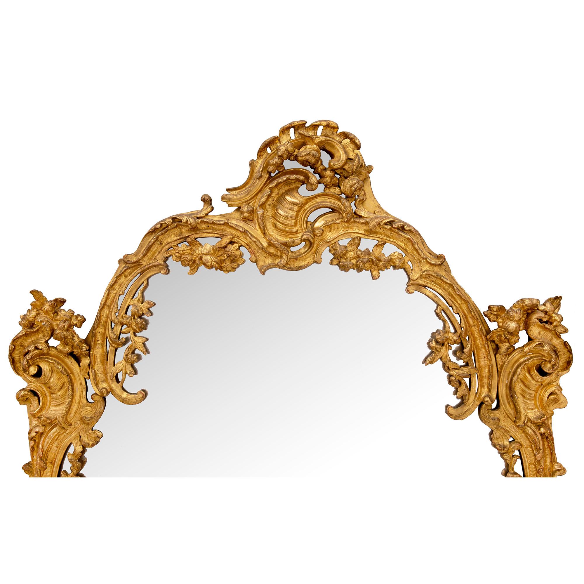 Miroir de style Régence français du 18ème siècle en bois doré Bon état - En vente à West Palm Beach, FL