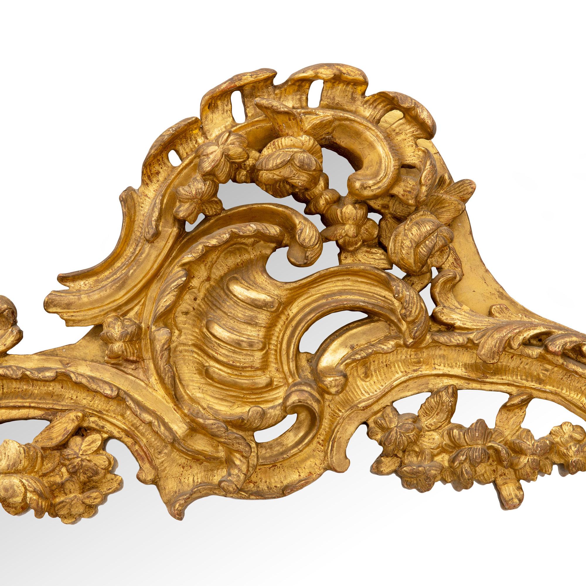 XIXe siècle Miroir de style Régence français du 18ème siècle en bois doré en vente