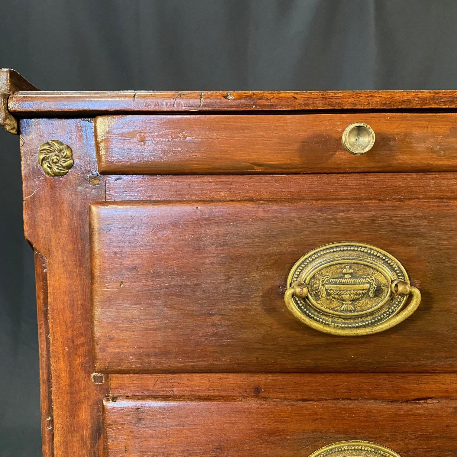 Fino al XVIII secolo Cassettiera a 5 cassetti Petite Commode francese del 18° secolo Regency in vendita