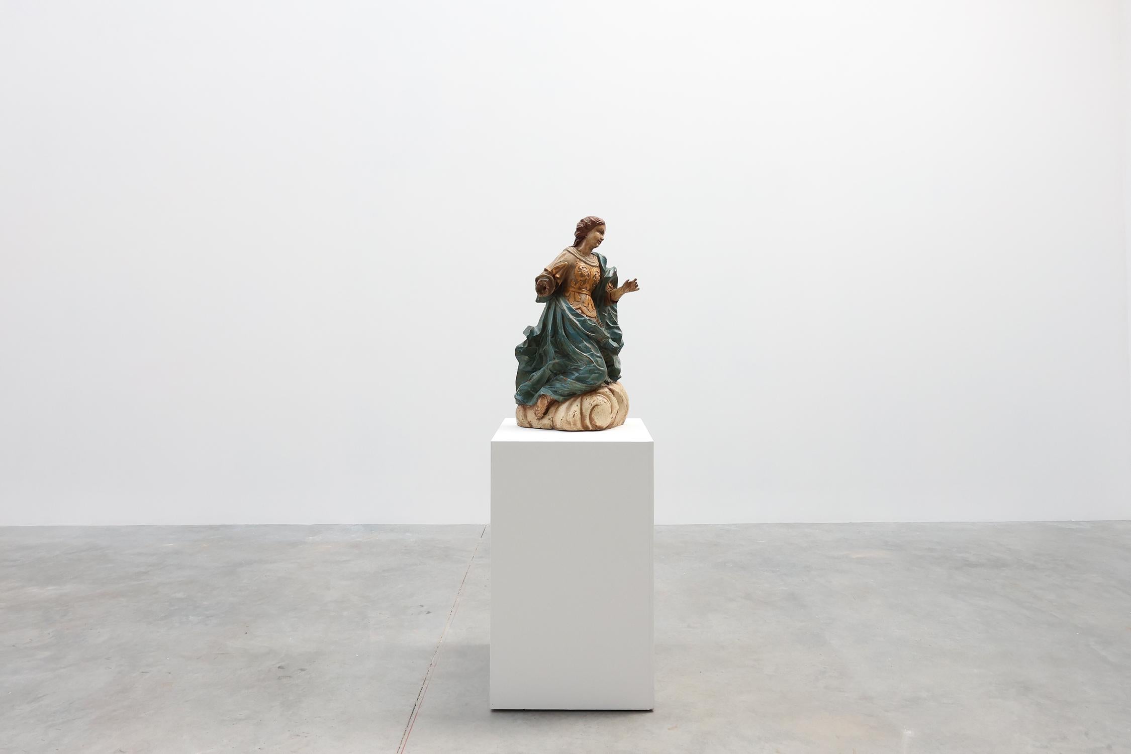 French 18th Century Religious Statue of the Virgin Mary on a cloud en venta 3