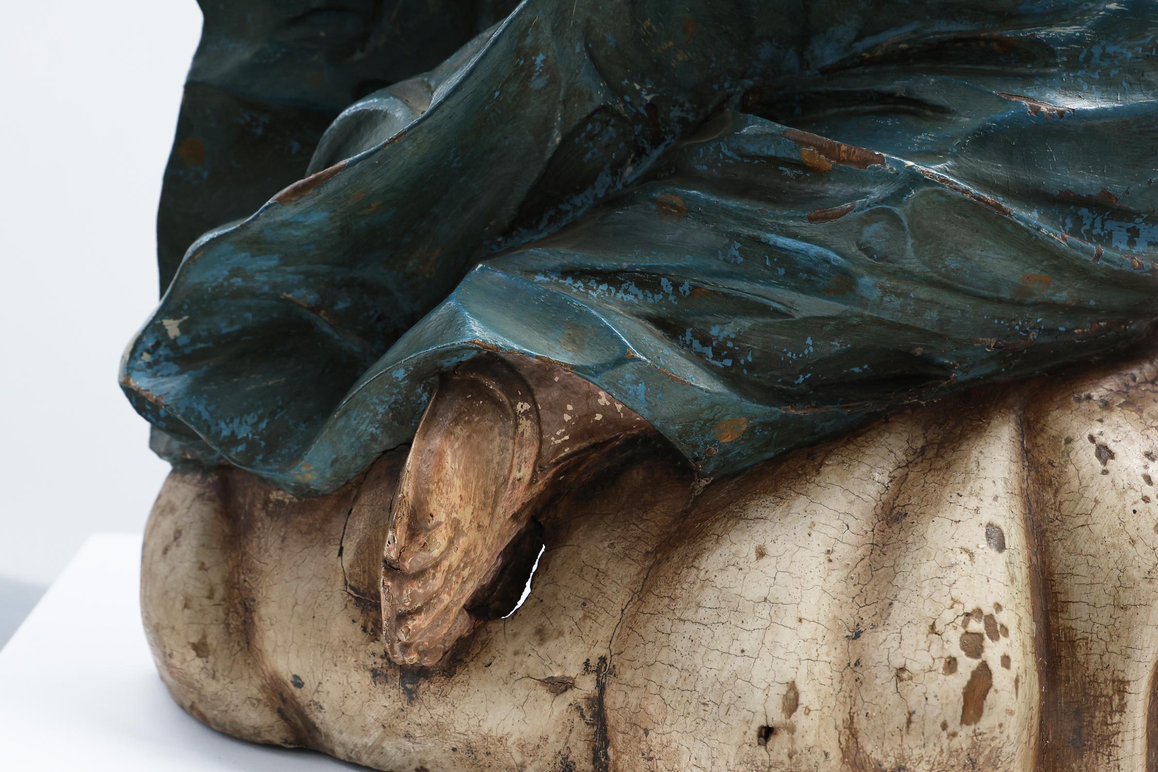 French 18th Century Religious Statue of the Virgin Mary on a cloud en venta 4