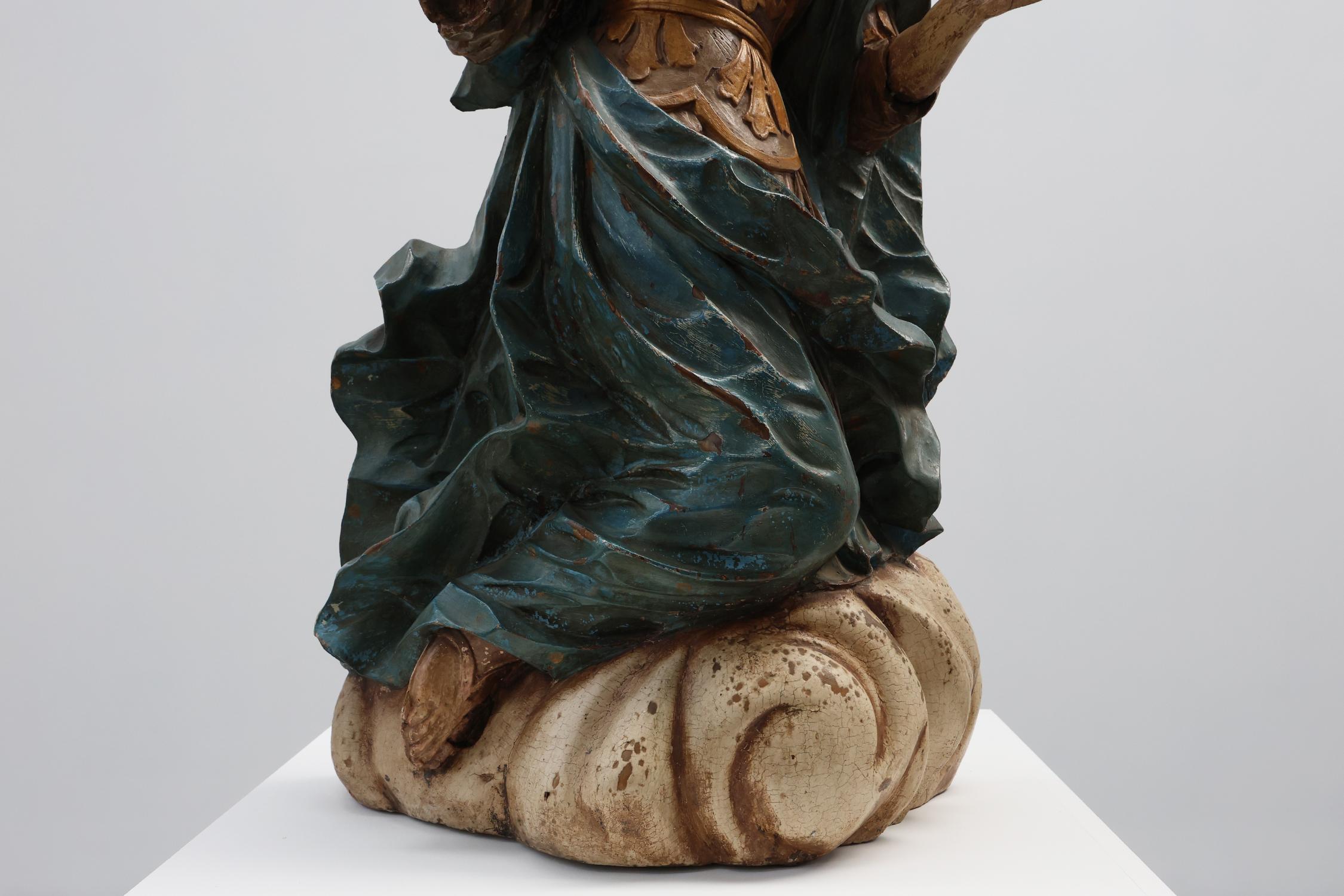 French 18th Century Religious Statue of the Virgin Mary on a cloud en venta 5