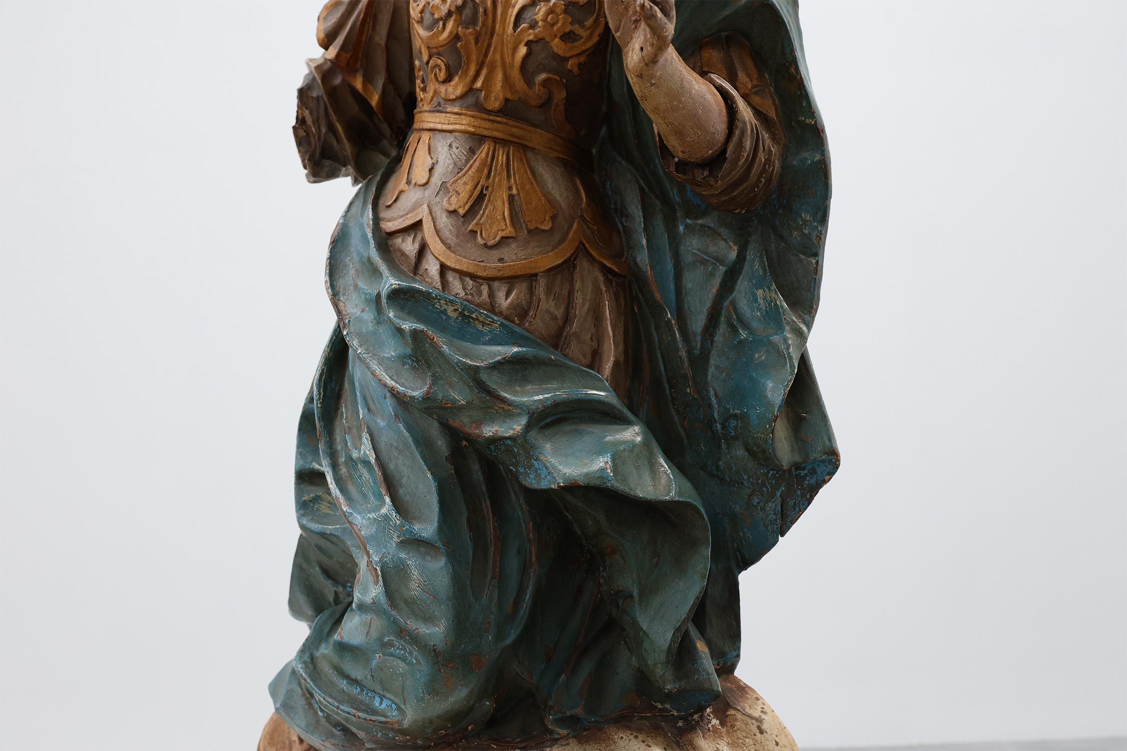 French 18th Century Religious Statue of the Virgin Mary on a cloud en venta 11