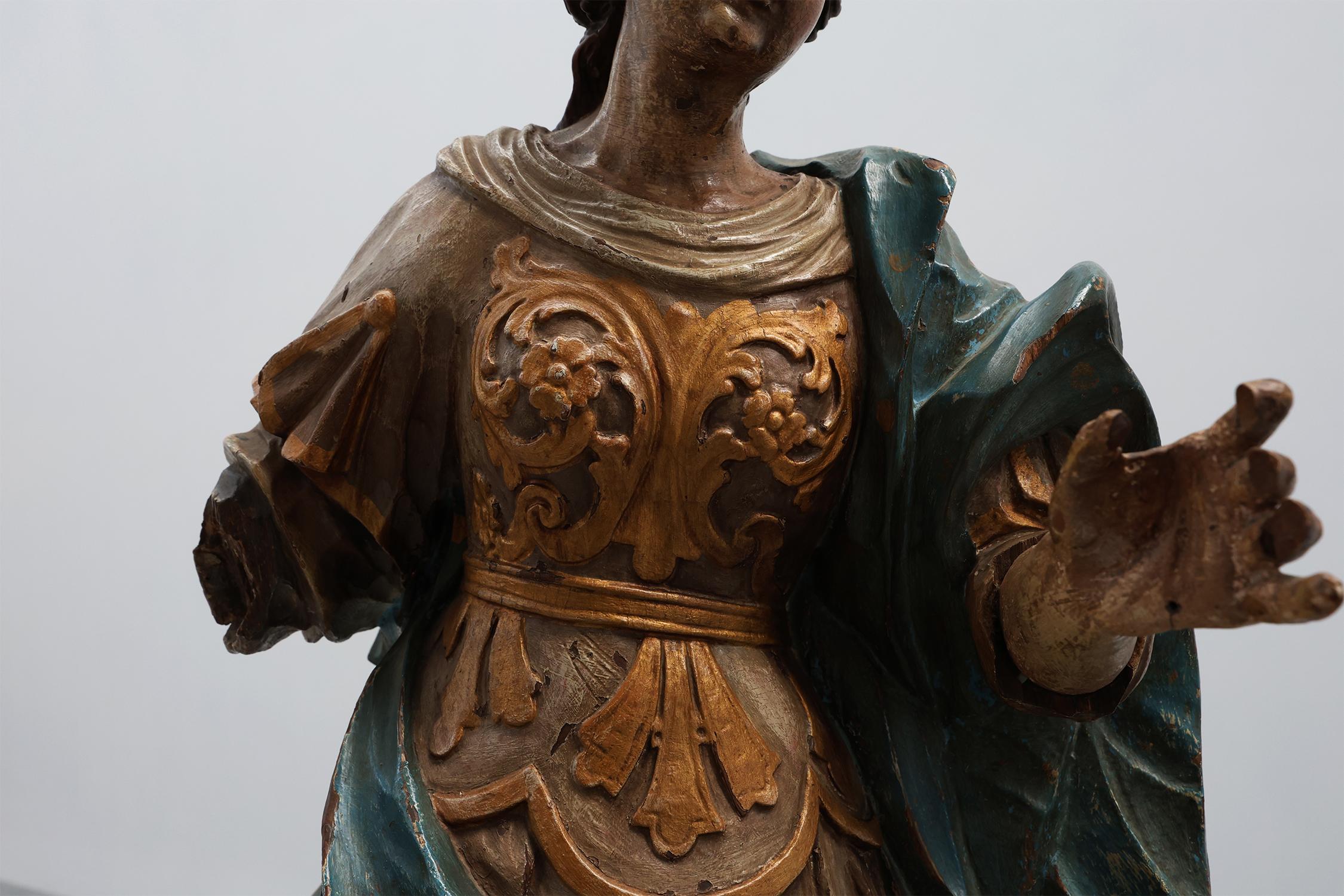 France / 18th century / Statue of the Virgin Mary kneeling on a cloud / Polychrome, oak /  Antique / Religious

An 18th century oak statue with its original polychromy depicting Mary kneeling on a cloud. The right arm and crown are missing. This