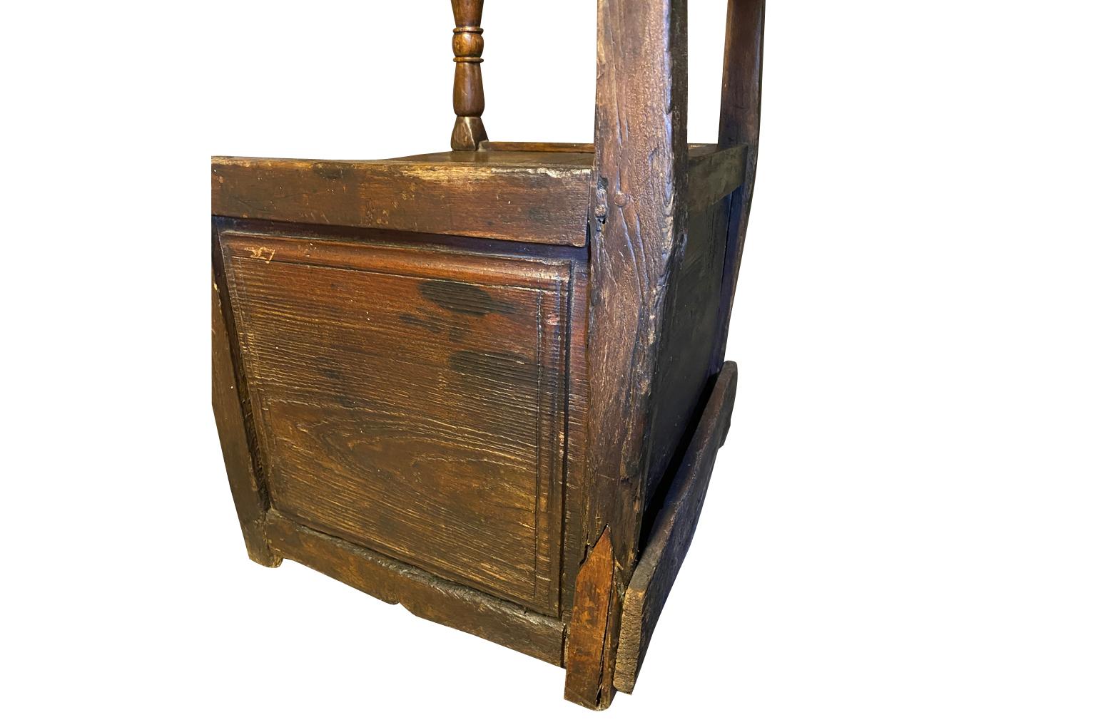 Chaise à boîte à sel française du XVIIIe siècle en vente 7