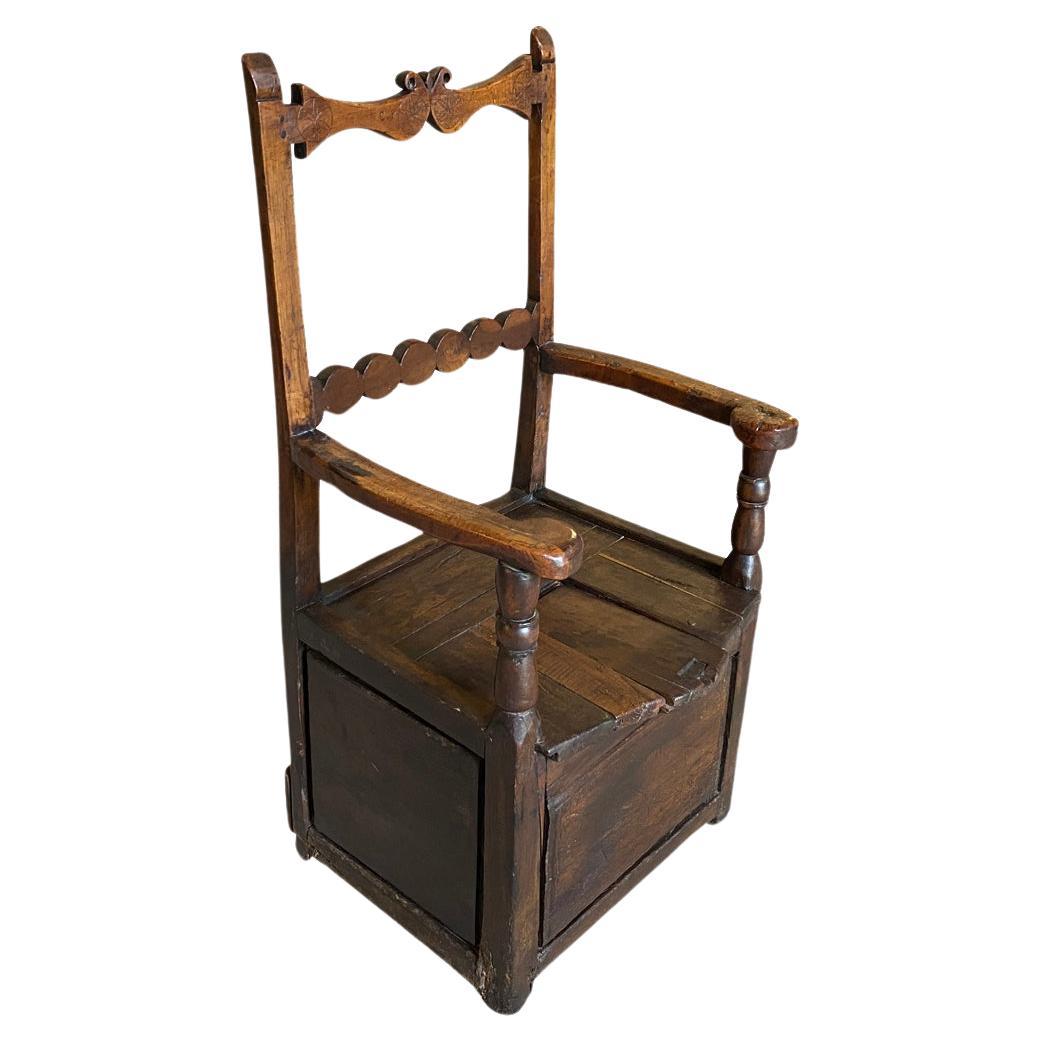 Chaise à boîte à sel française du XVIIIe siècle en vente