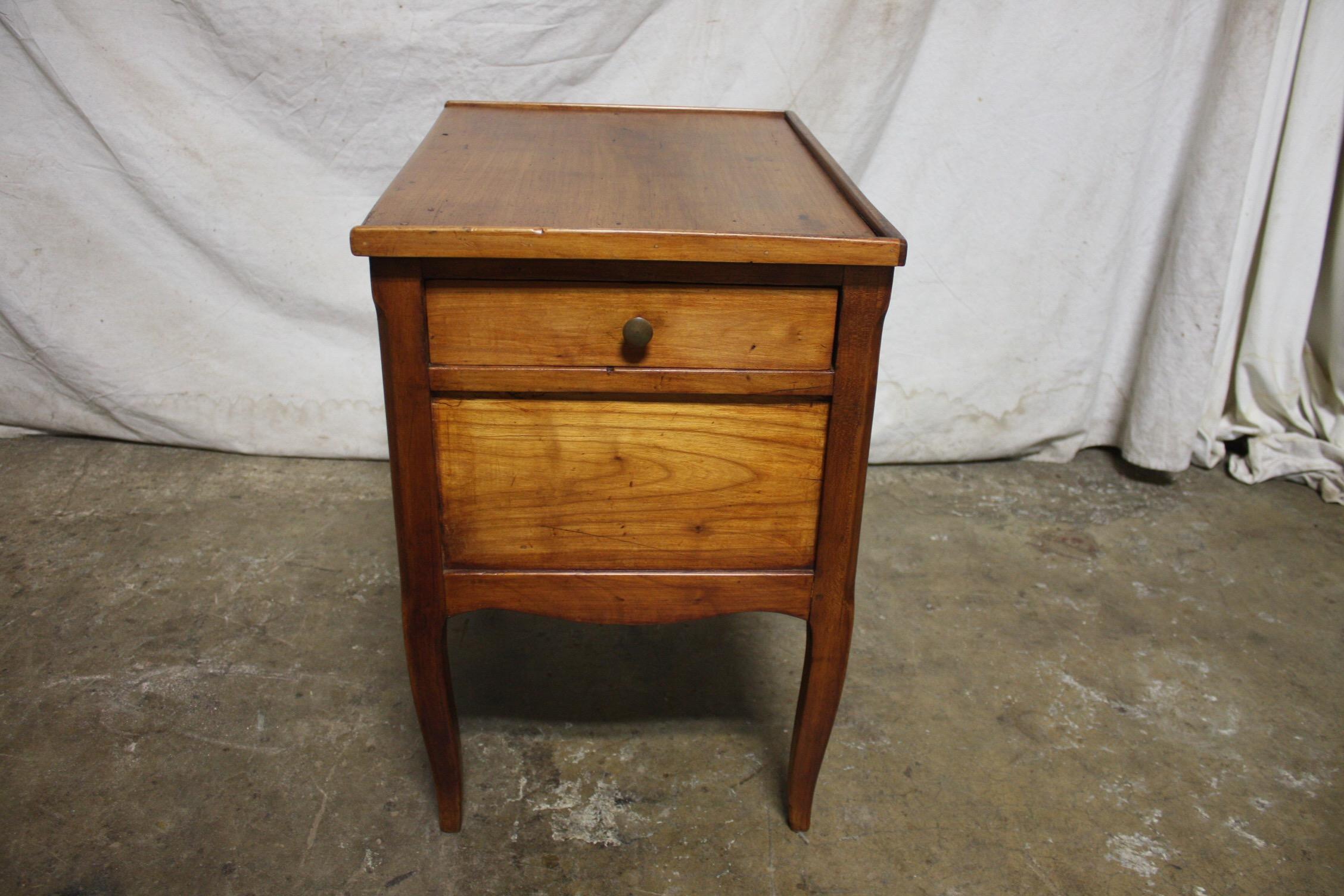 French 18th Century Side Table For Sale 5