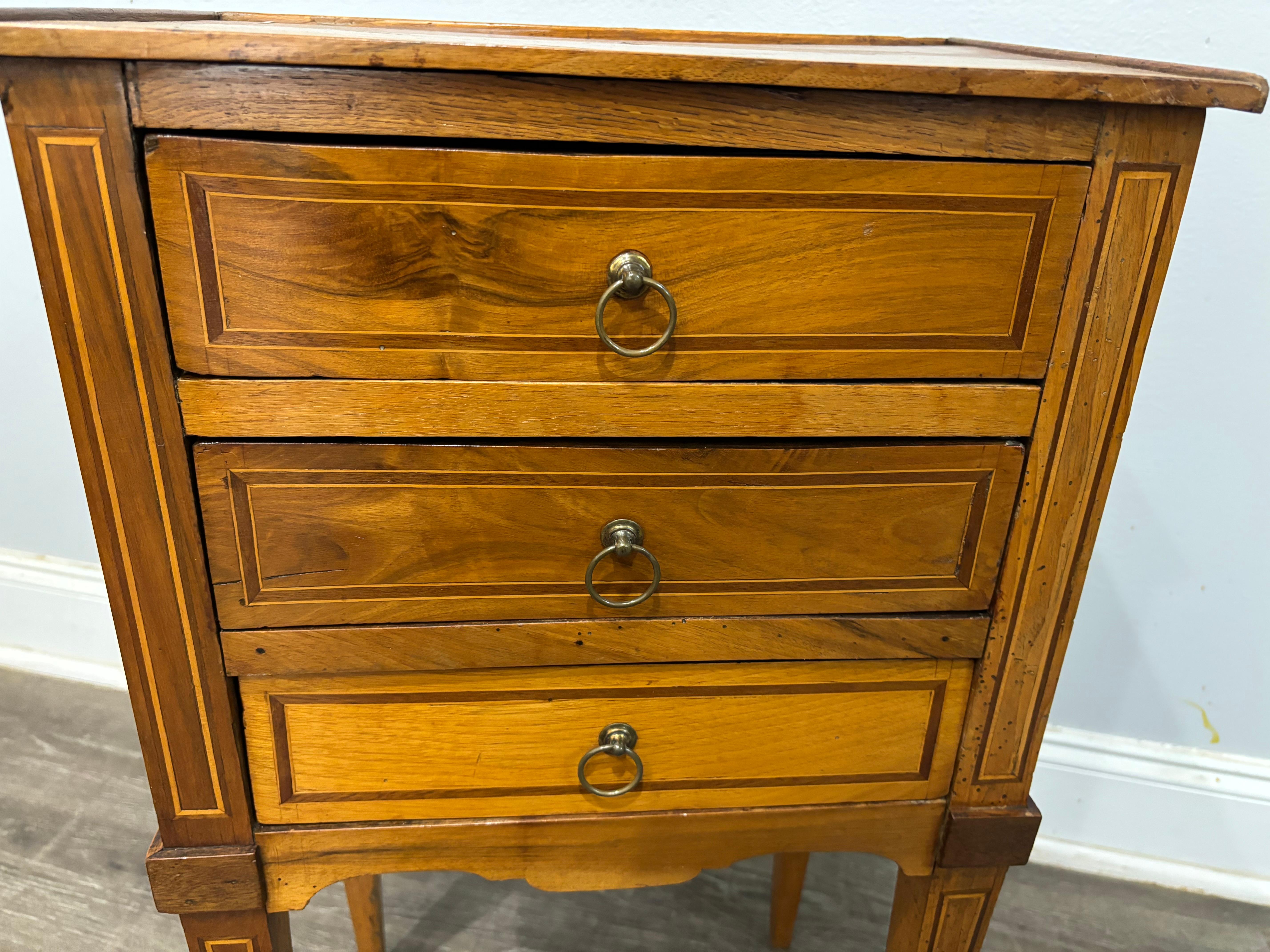 French 18th Century Side table In Good Condition In Stockbridge, GA