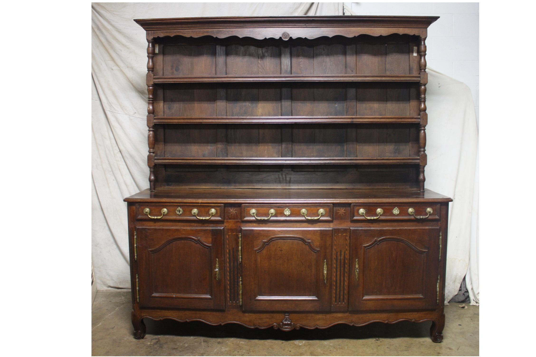 Beautiful antiques Hutch with a 3 doors sideboard. It is wearing the old patine and has an amazing size.