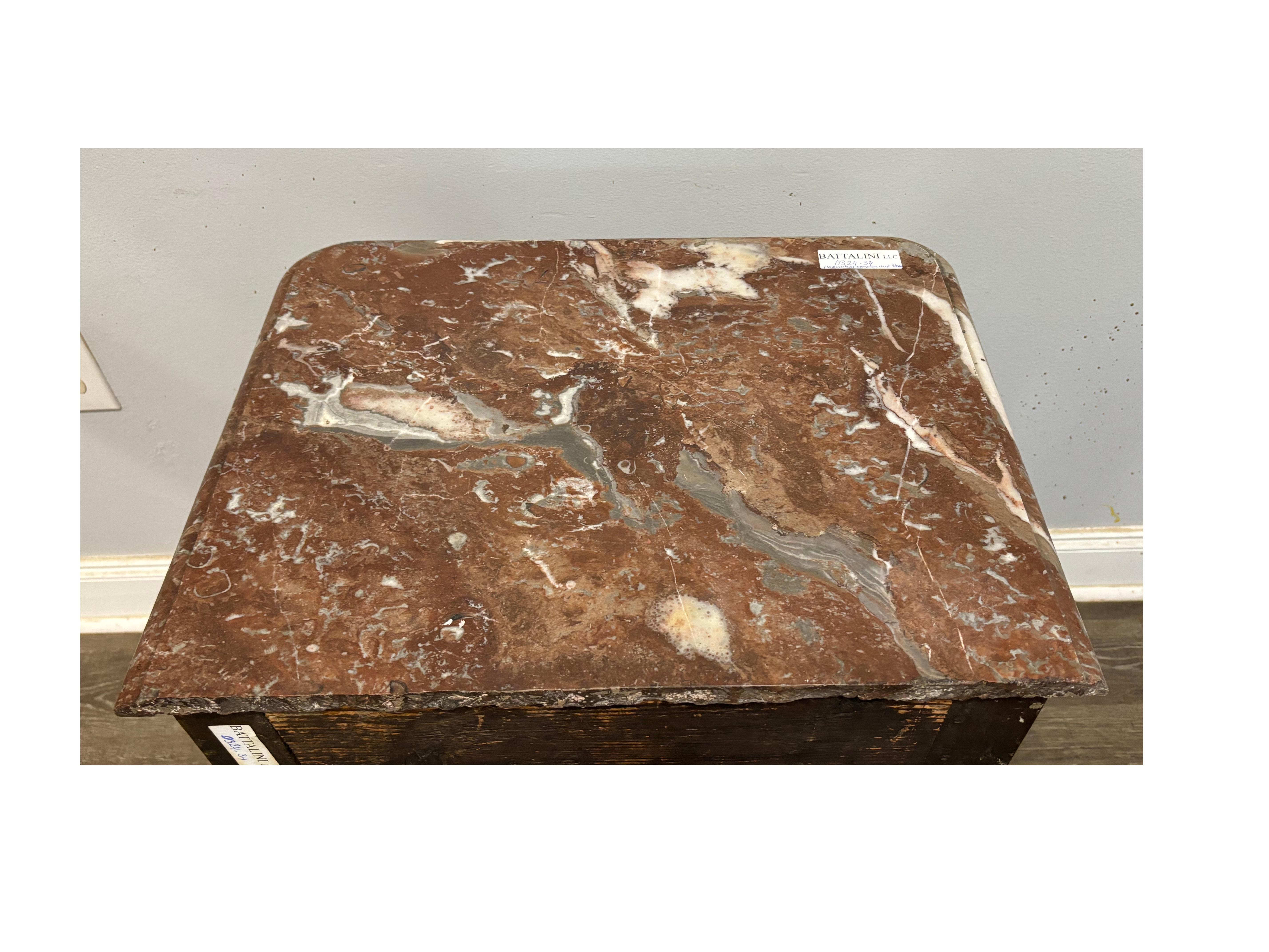 Piccola commode francese del XVIII secolo in vendita 4