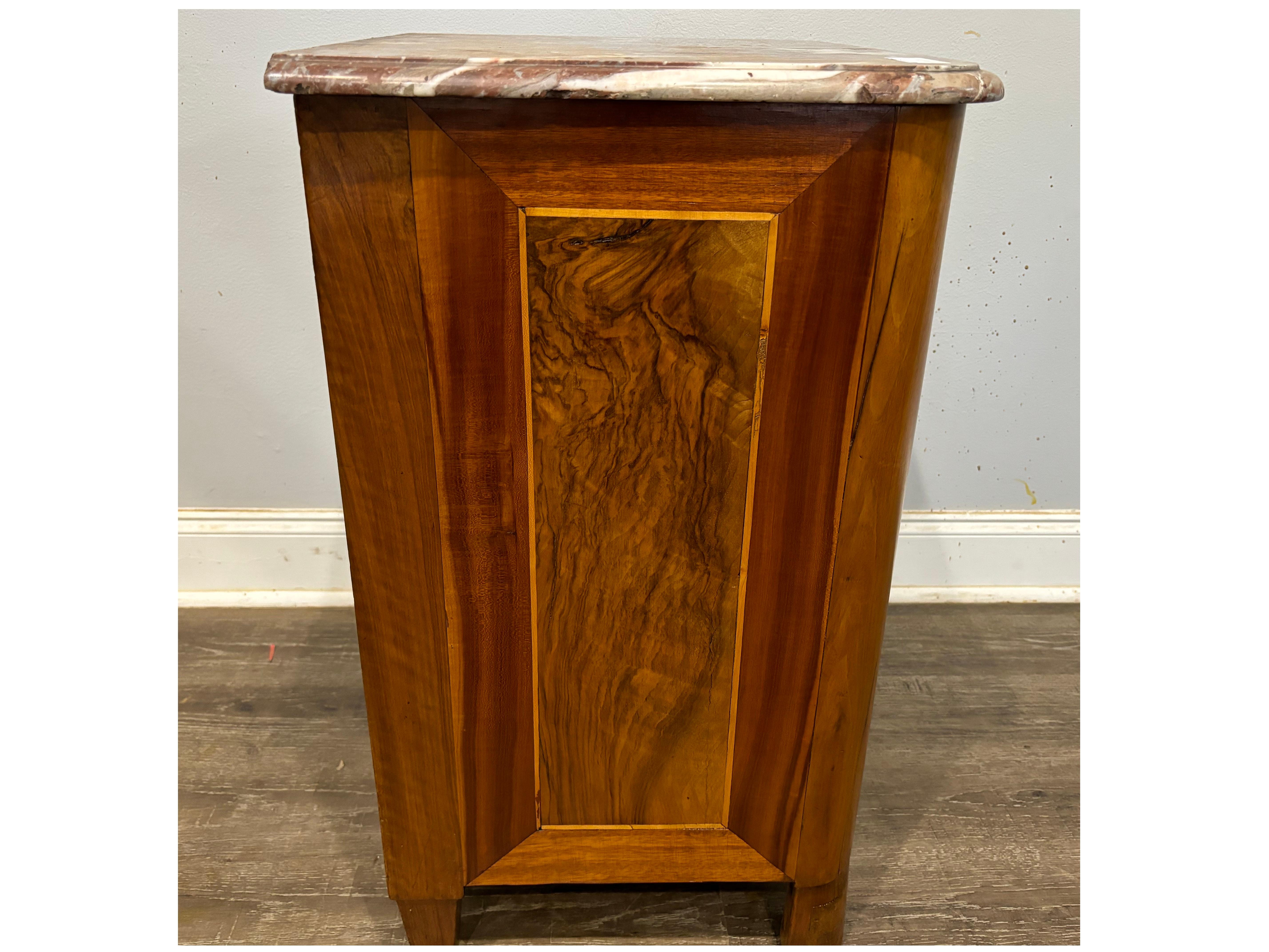 Piccola commode francese del XVIII secolo in vendita 6