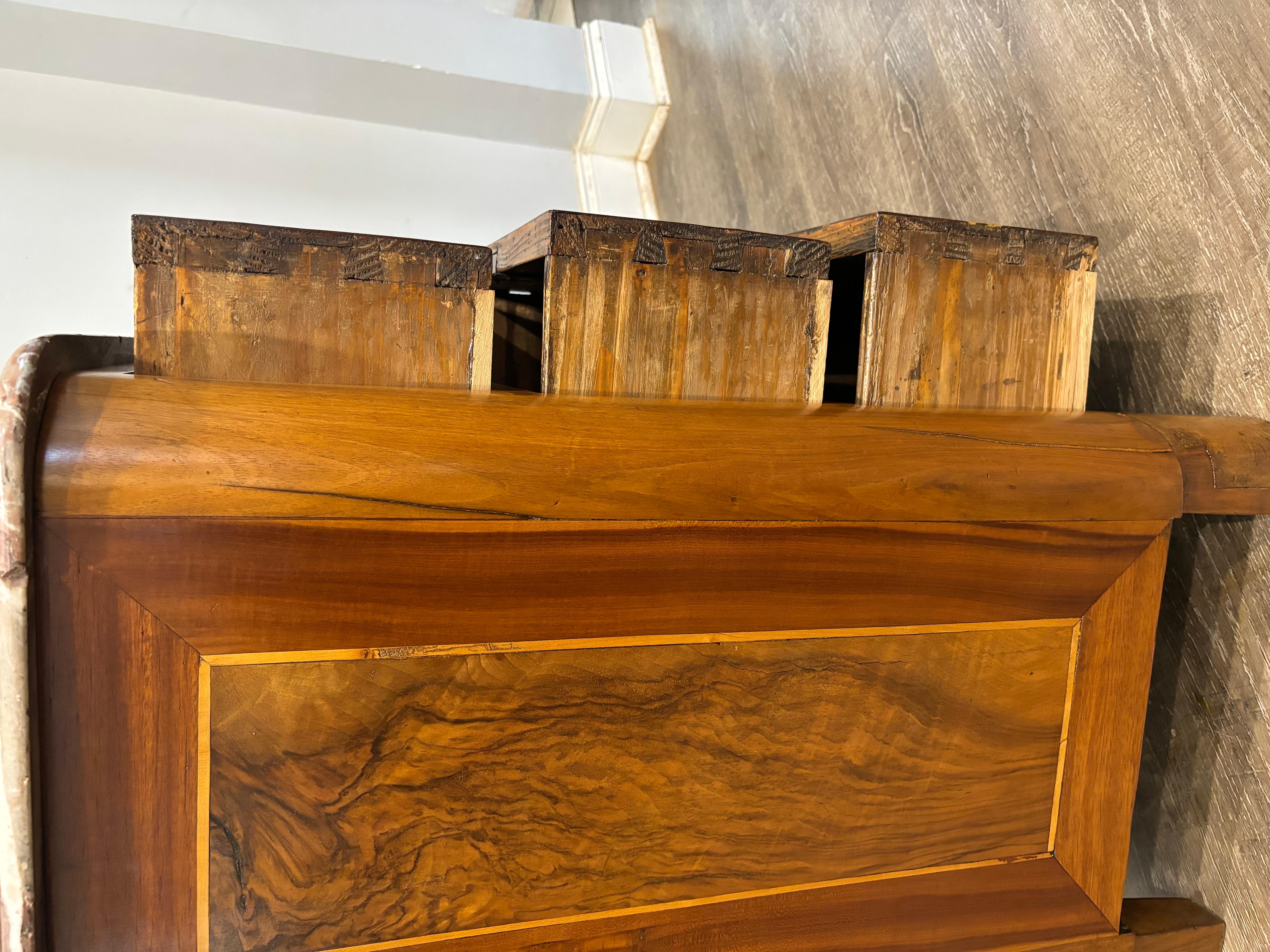 Piccola commode francese del XVIII secolo in vendita 7
