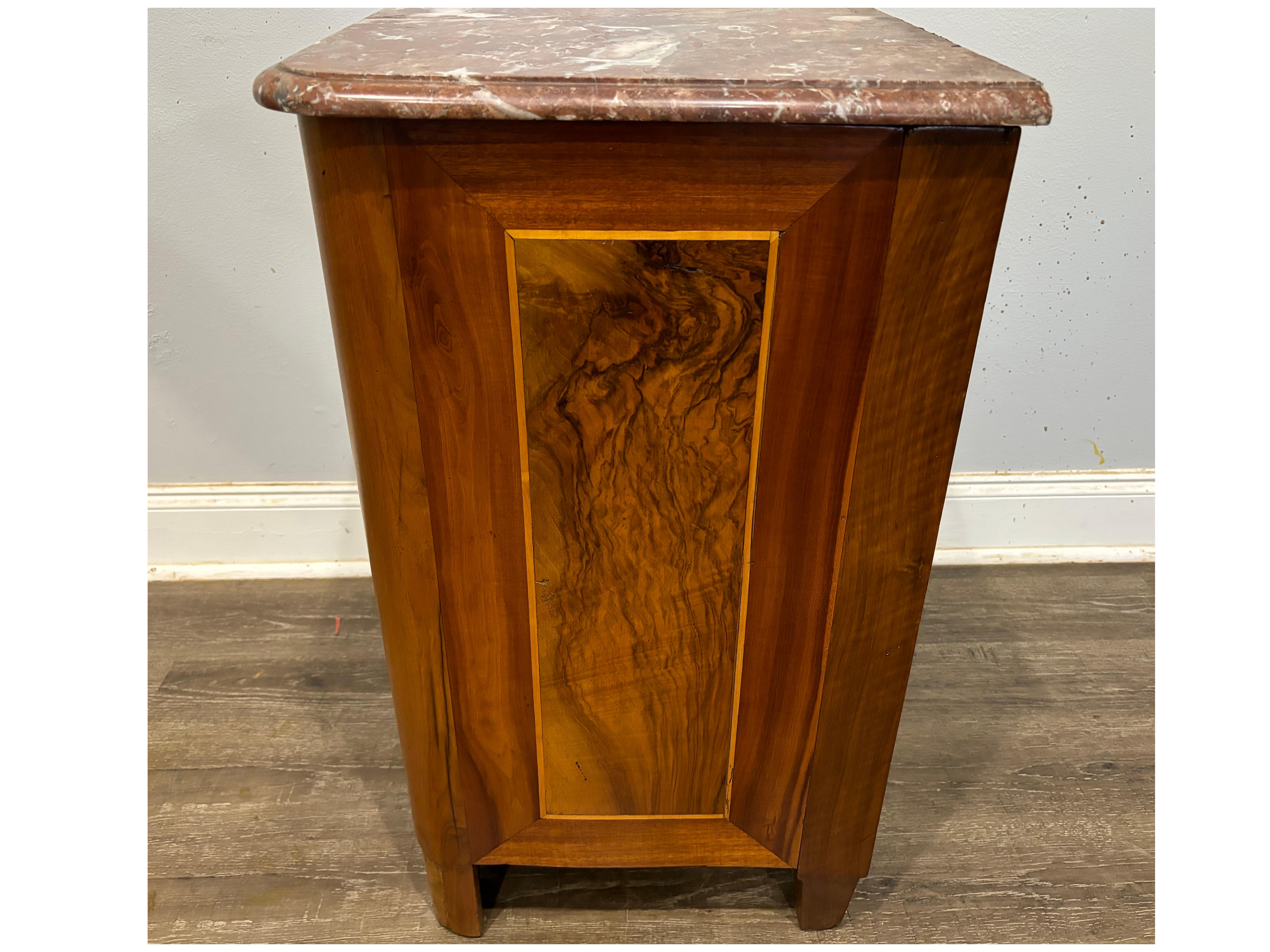 Piccola commode francese del XVIII secolo in vendita 1