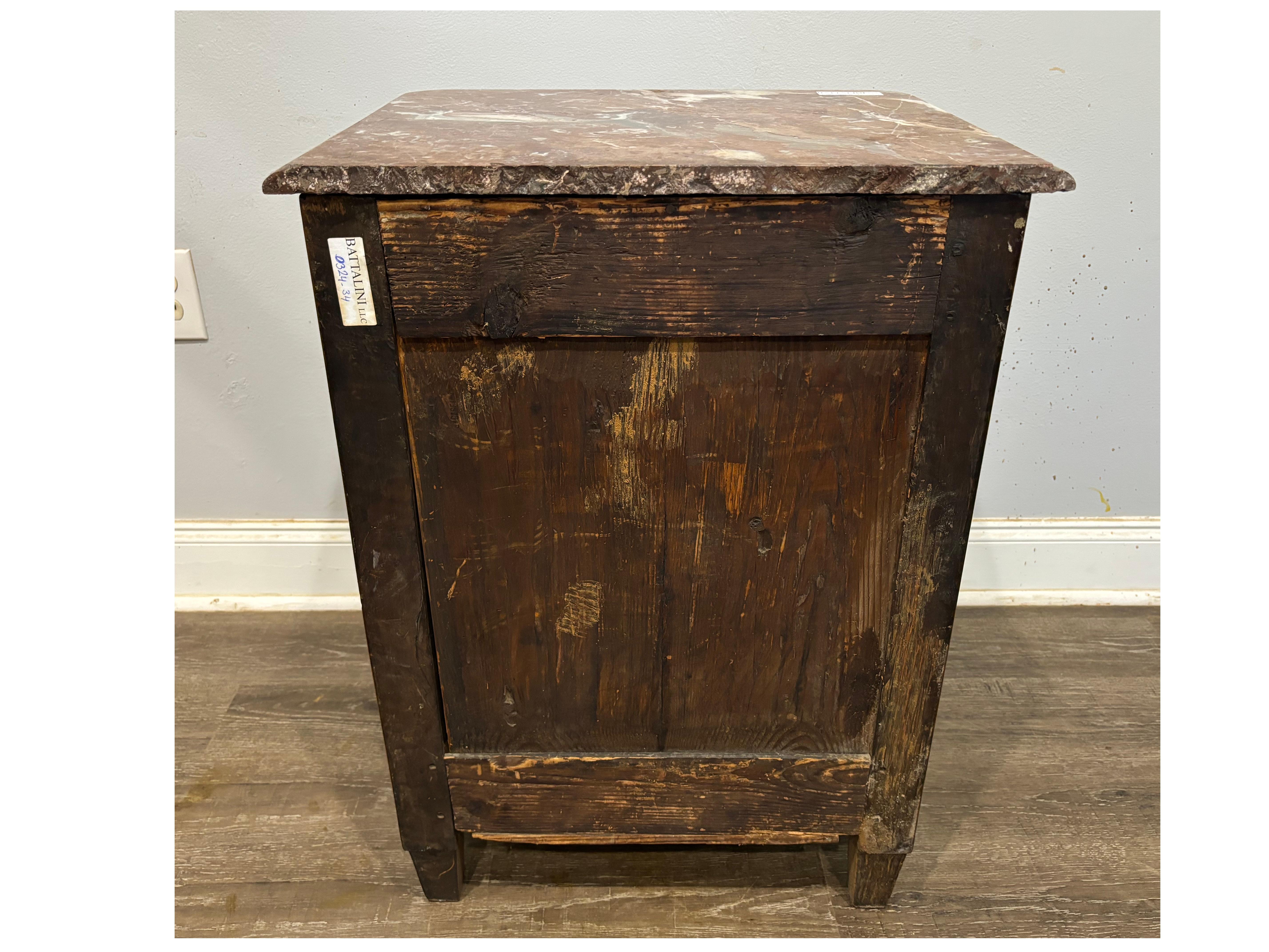 Piccola commode francese del XVIII secolo in vendita 2