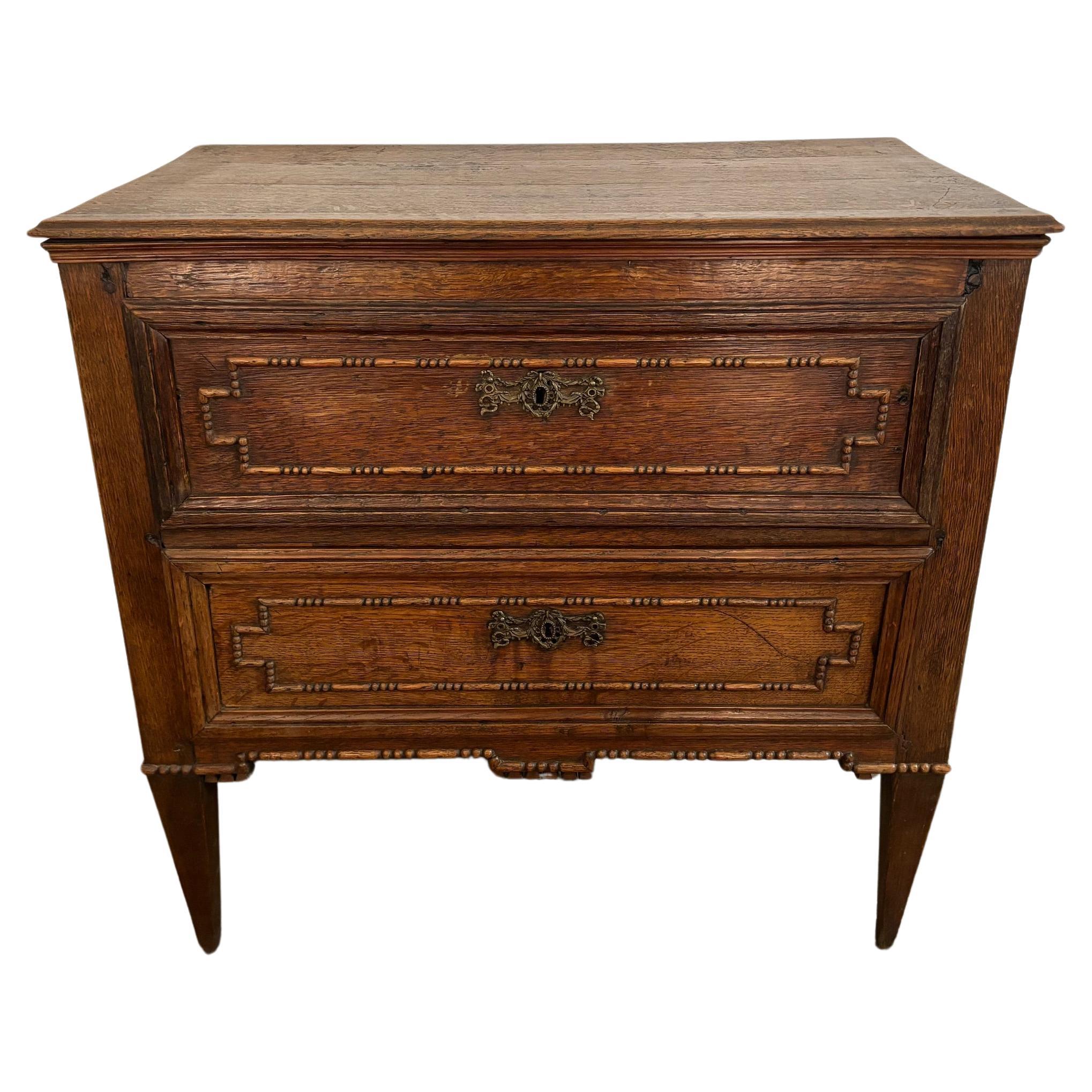 Petite commode française du XVIIIe siècle