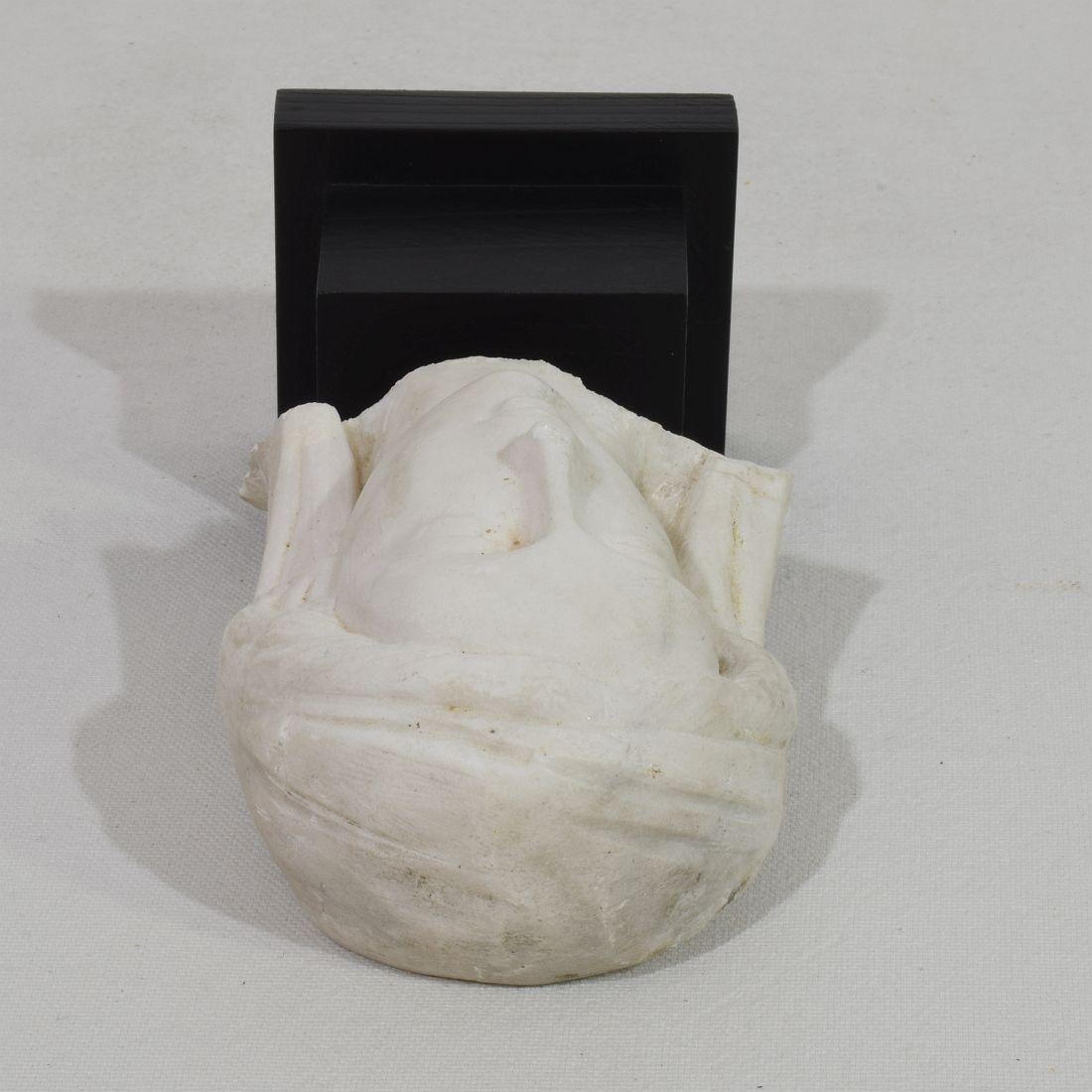 French 18th Century Small Marble Head Of A Madonna For Sale 10
