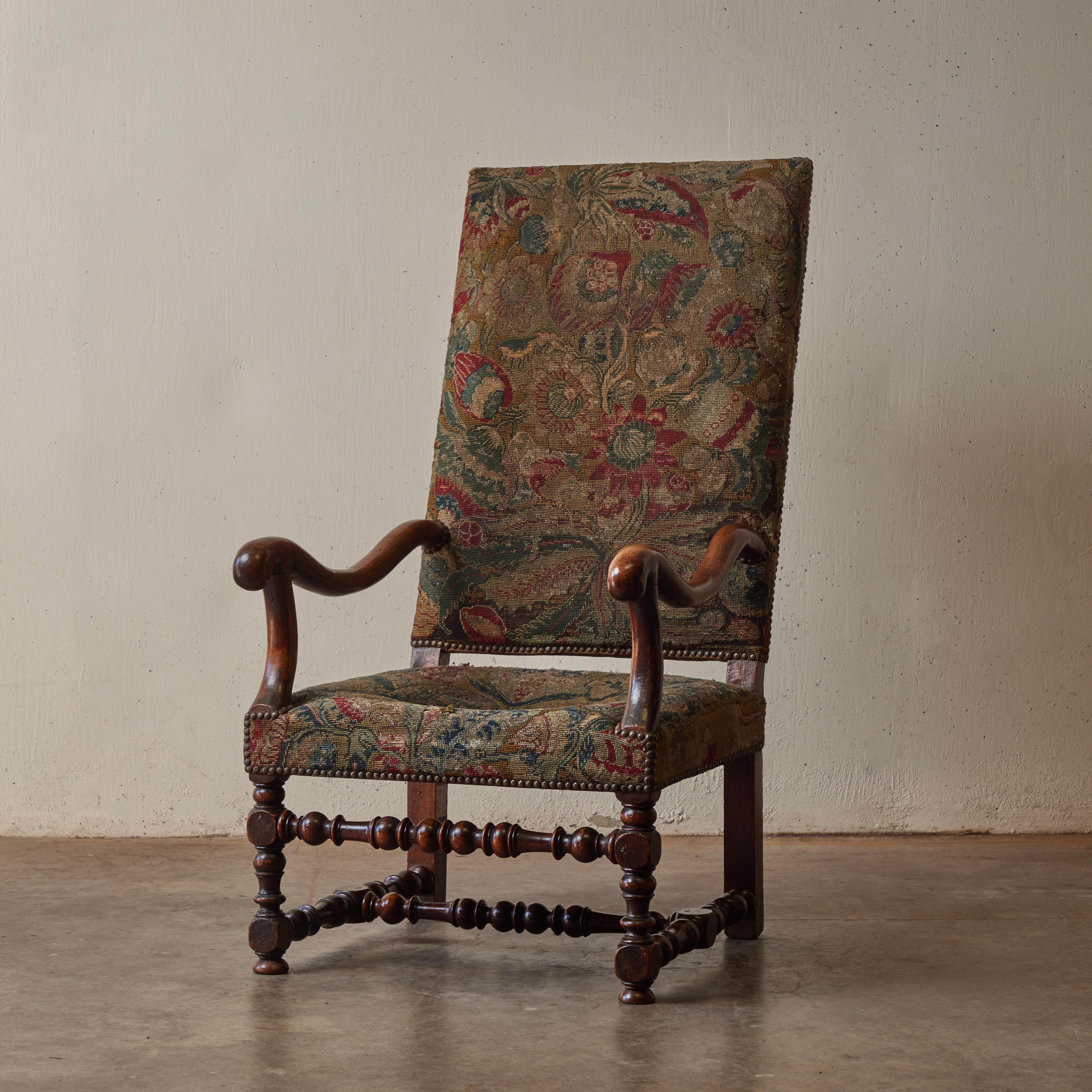 French 18th Century Tapestry Upholstered Armchair In Good Condition For Sale In Los Angeles, CA