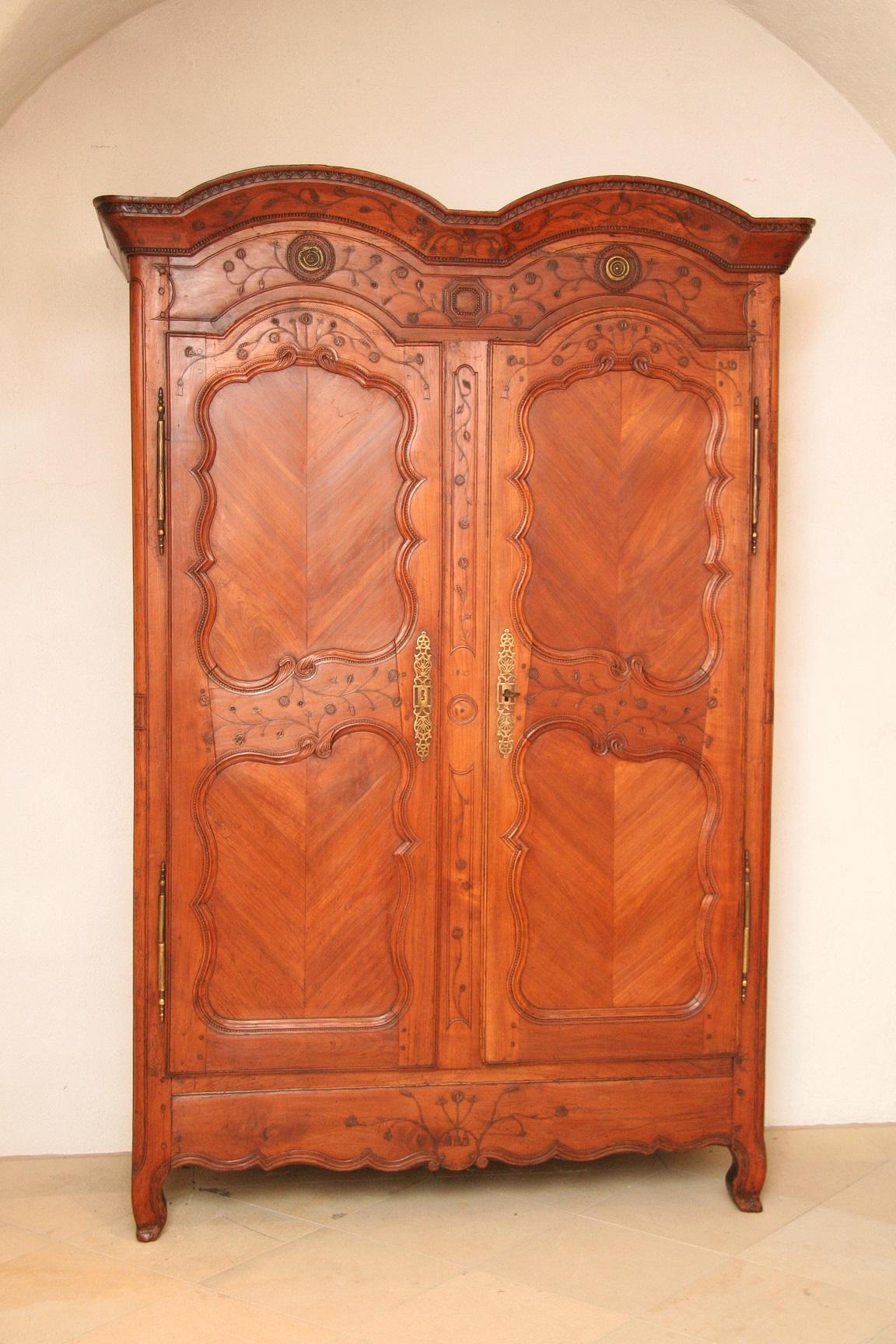 French 18th Century Transition Cherrywood Armoire Cupboard, circa 1760 For Sale 4