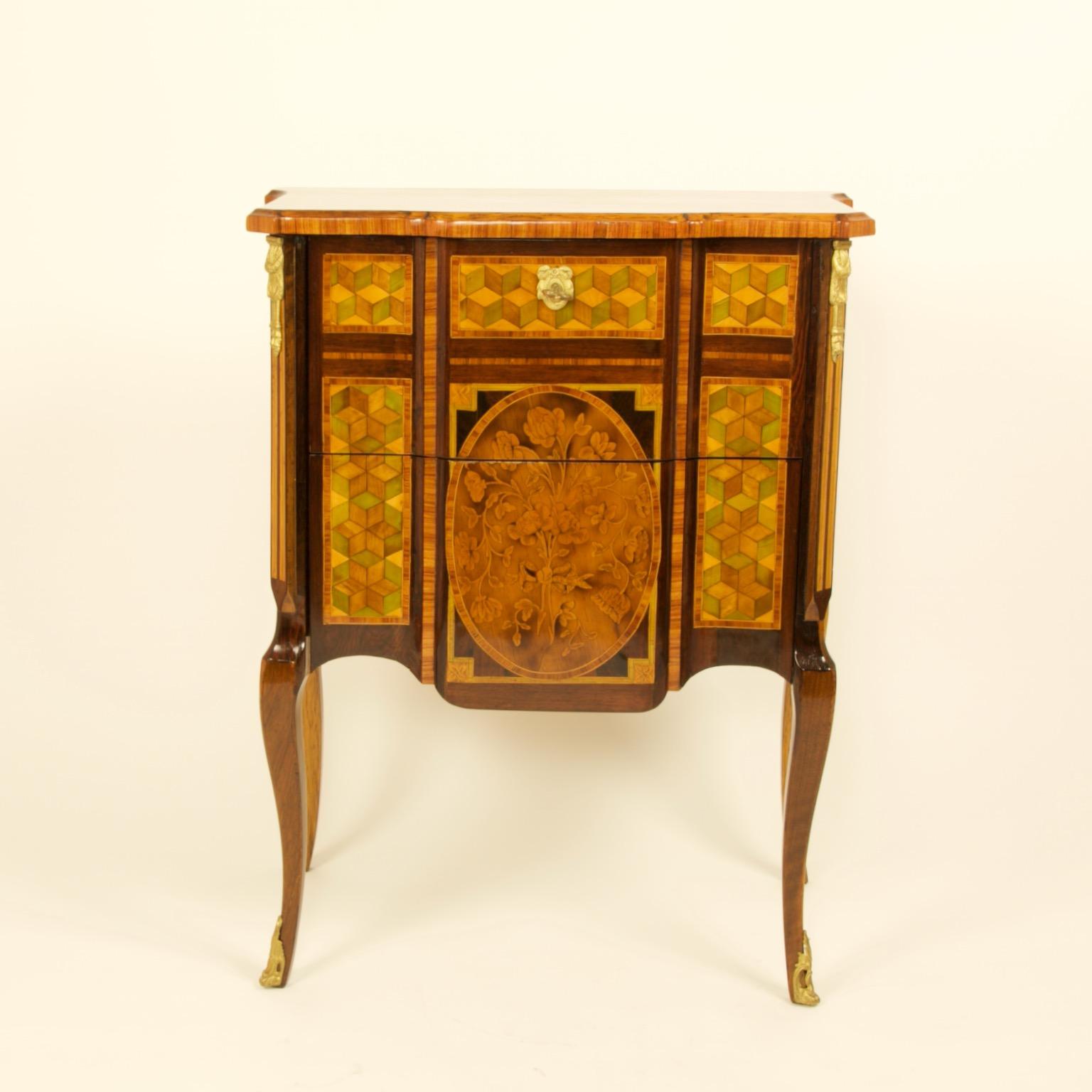 French 18th century Louis XV transition marquetry commode entre deux or sauteuse in the manner of Louis Noel Malle (1734-1782)

Excellent and rare small commode, so-called 