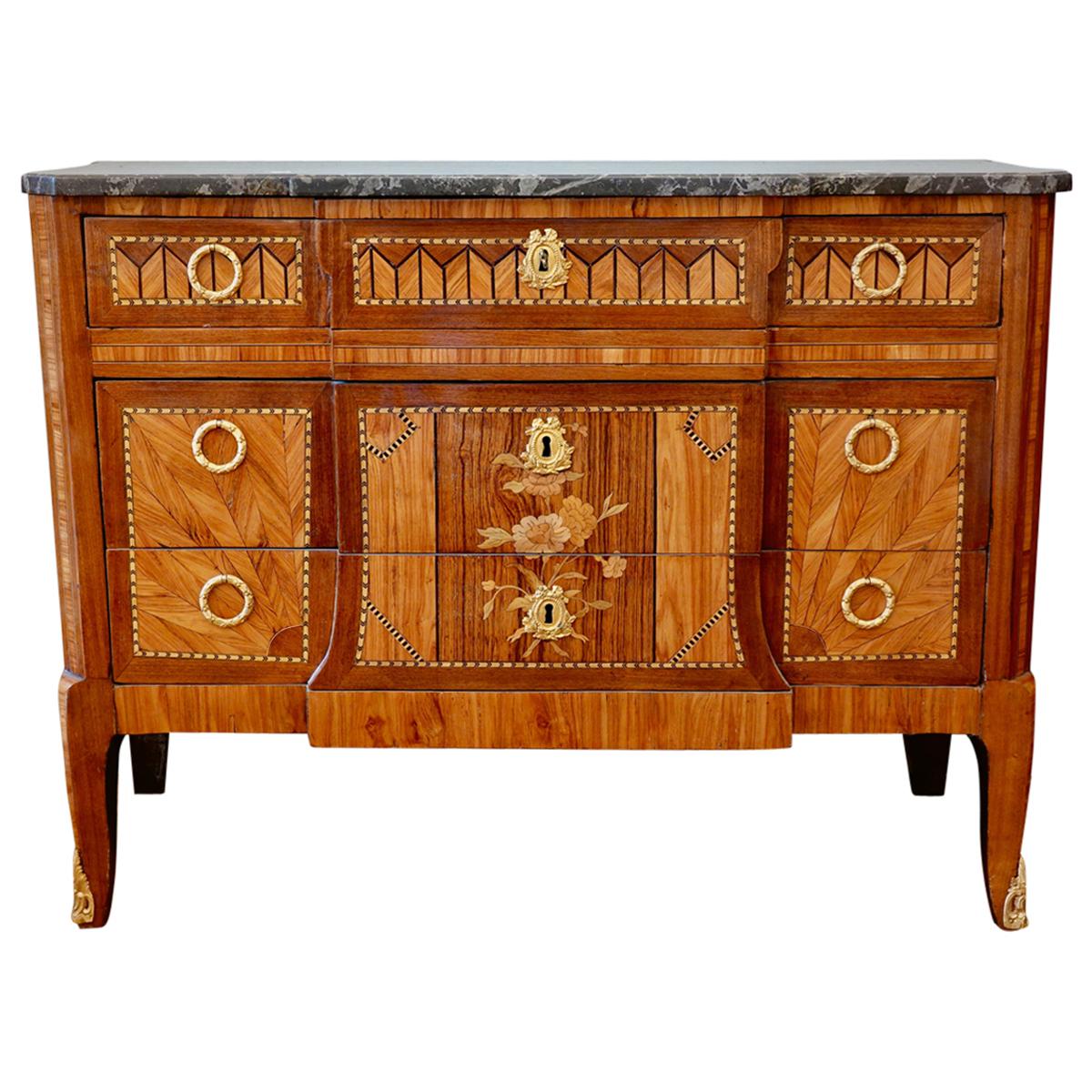 Commode francese di transizione a intarsio del XVIII secolo