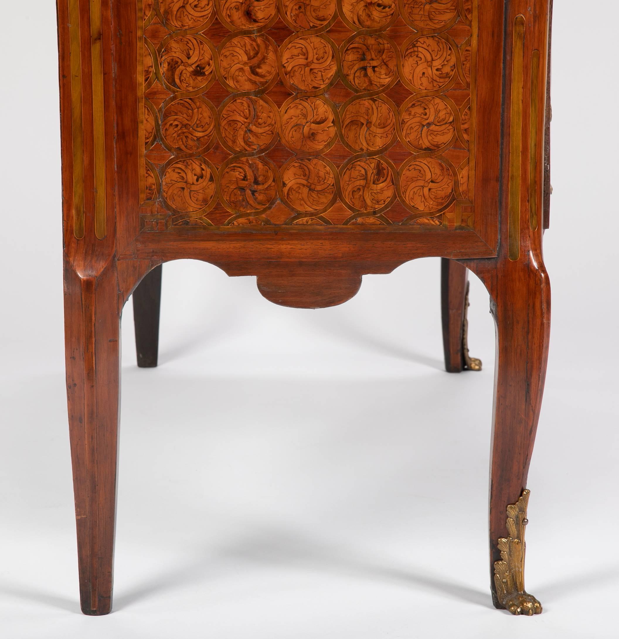 Commode d'époque transitionnelle française du XVIIIe siècle 10