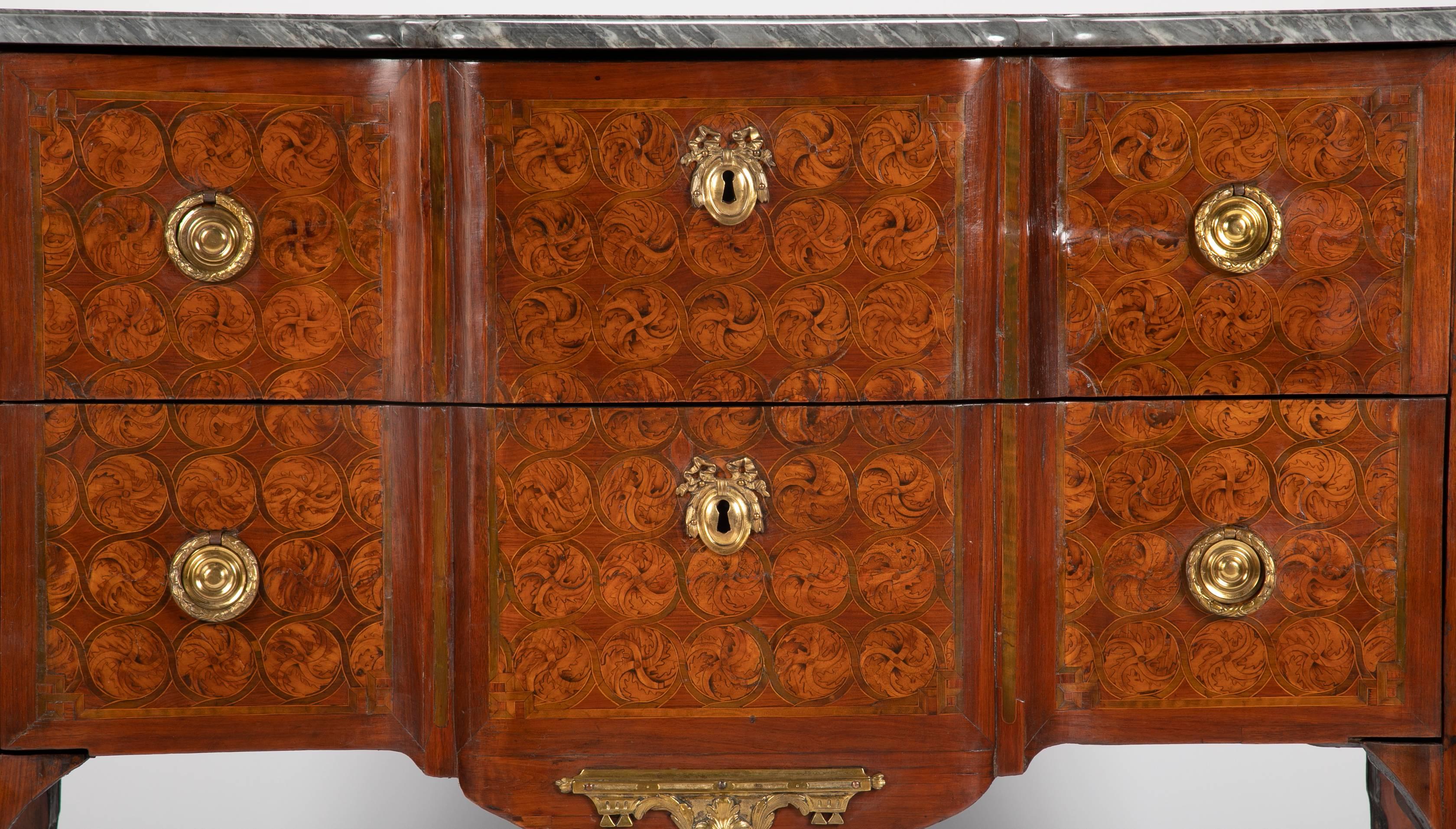 Mid-18th Century French 18th Century Transitional Period Commode For Sale
