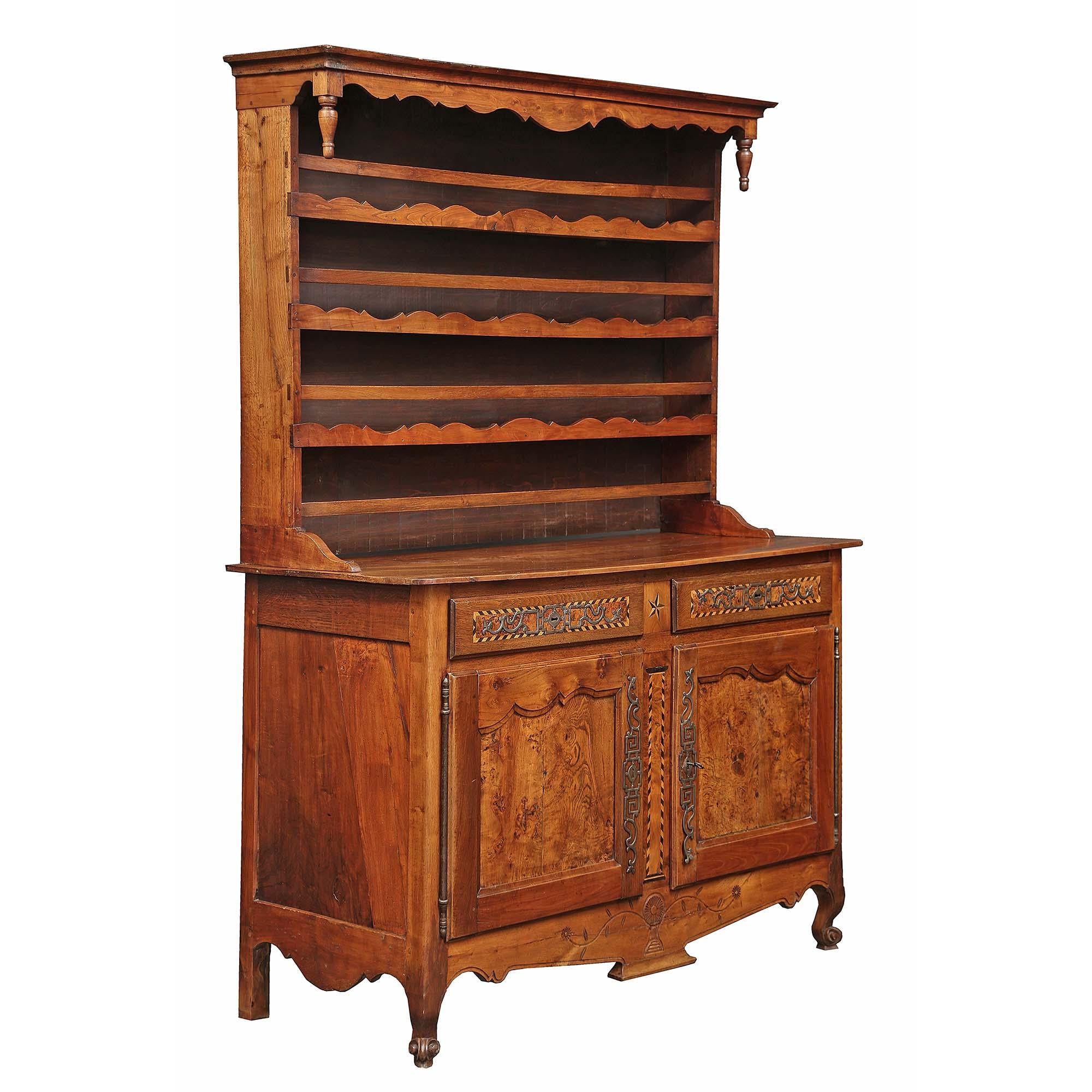 French 18th Century ‘Vaissellier’ in Walnut, Lemon Wood and Burl Walnut In Good Condition For Sale In West Palm Beach, FL