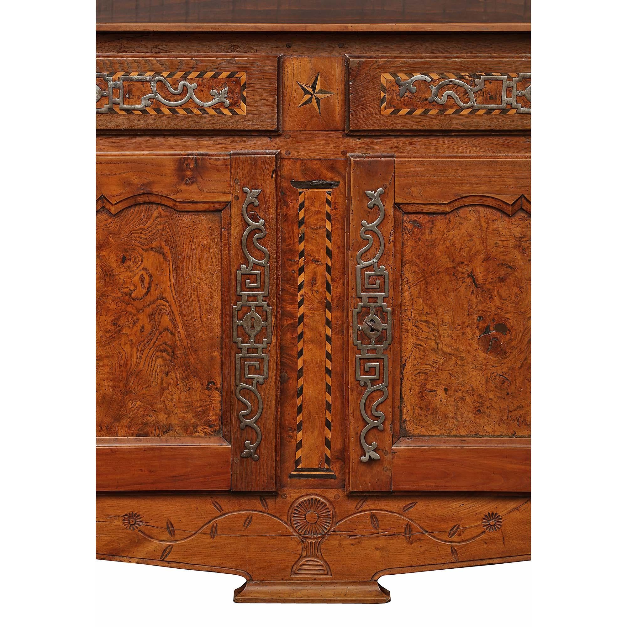 French 18th Century ‘Vaissellier’ in Walnut, Lemon Wood and Burl Walnut For Sale 4