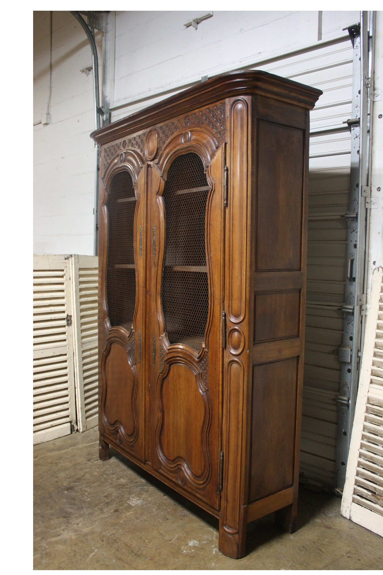 French 18th Century Vitrine or bookcase For Sale 5