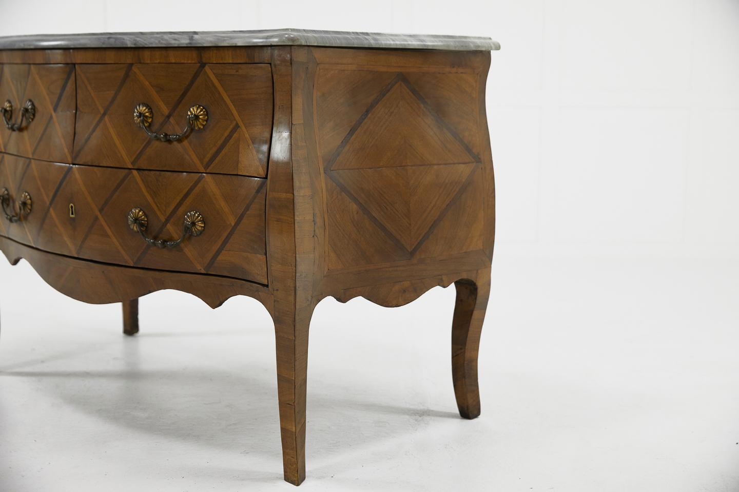 French 18th Century Walnut Bombe Commode with Marble Top In Good Condition In Gloucestershire, GB