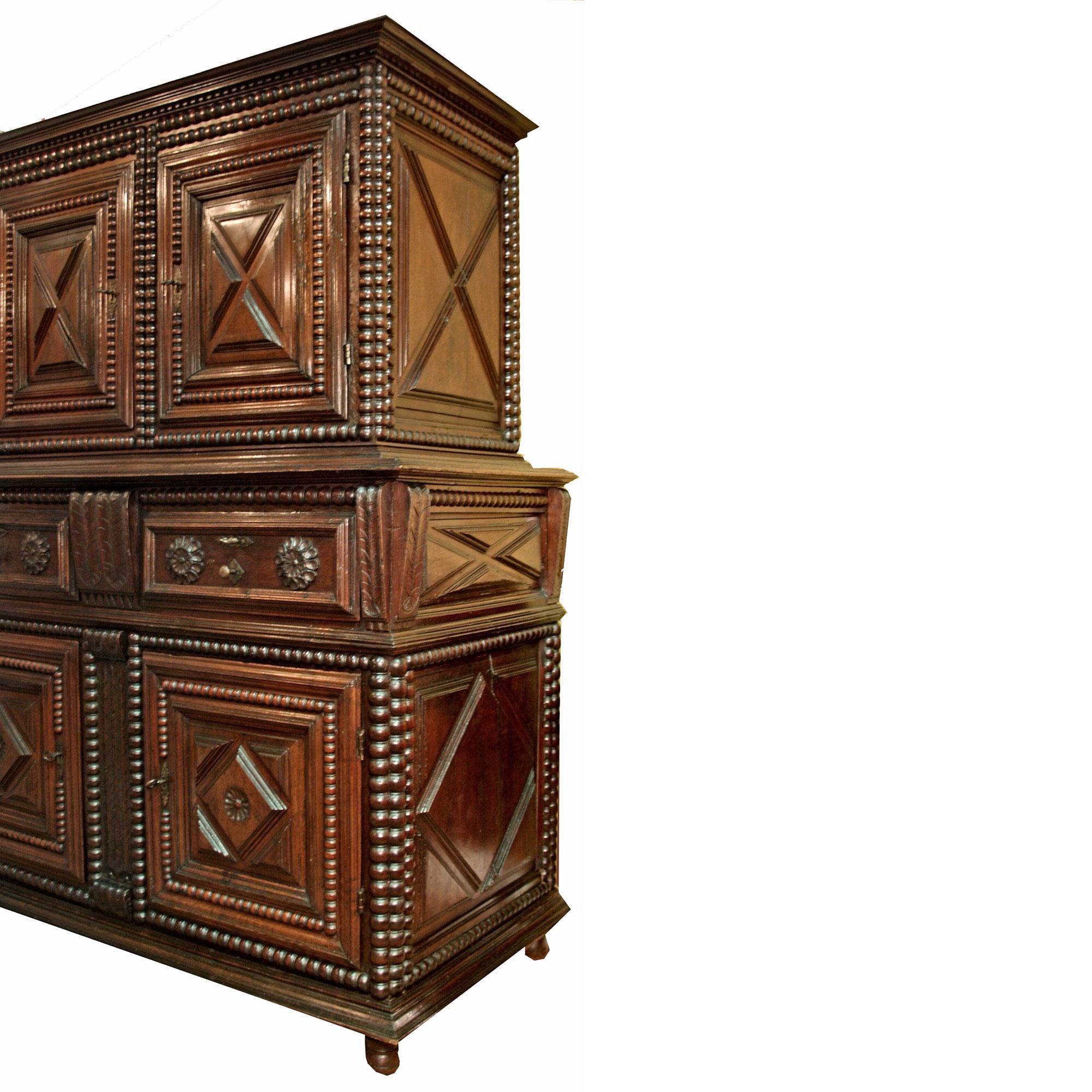 French 18th Century Walnut Deux Corps Buffet from Brittany In Good Condition For Sale In West Palm Beach, FL