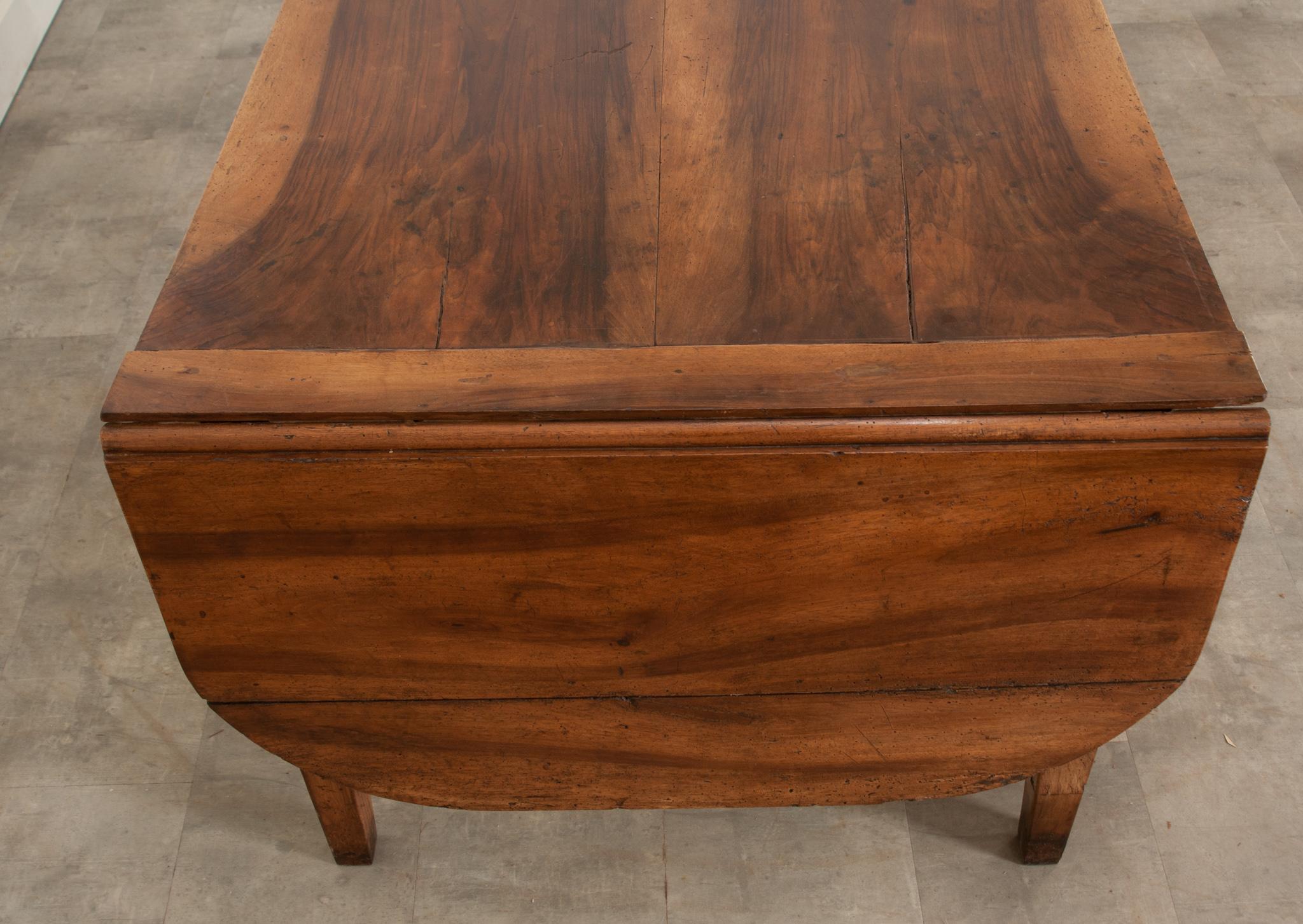 French 18th Century Walnut Drop Leaf Dining Table For Sale 3