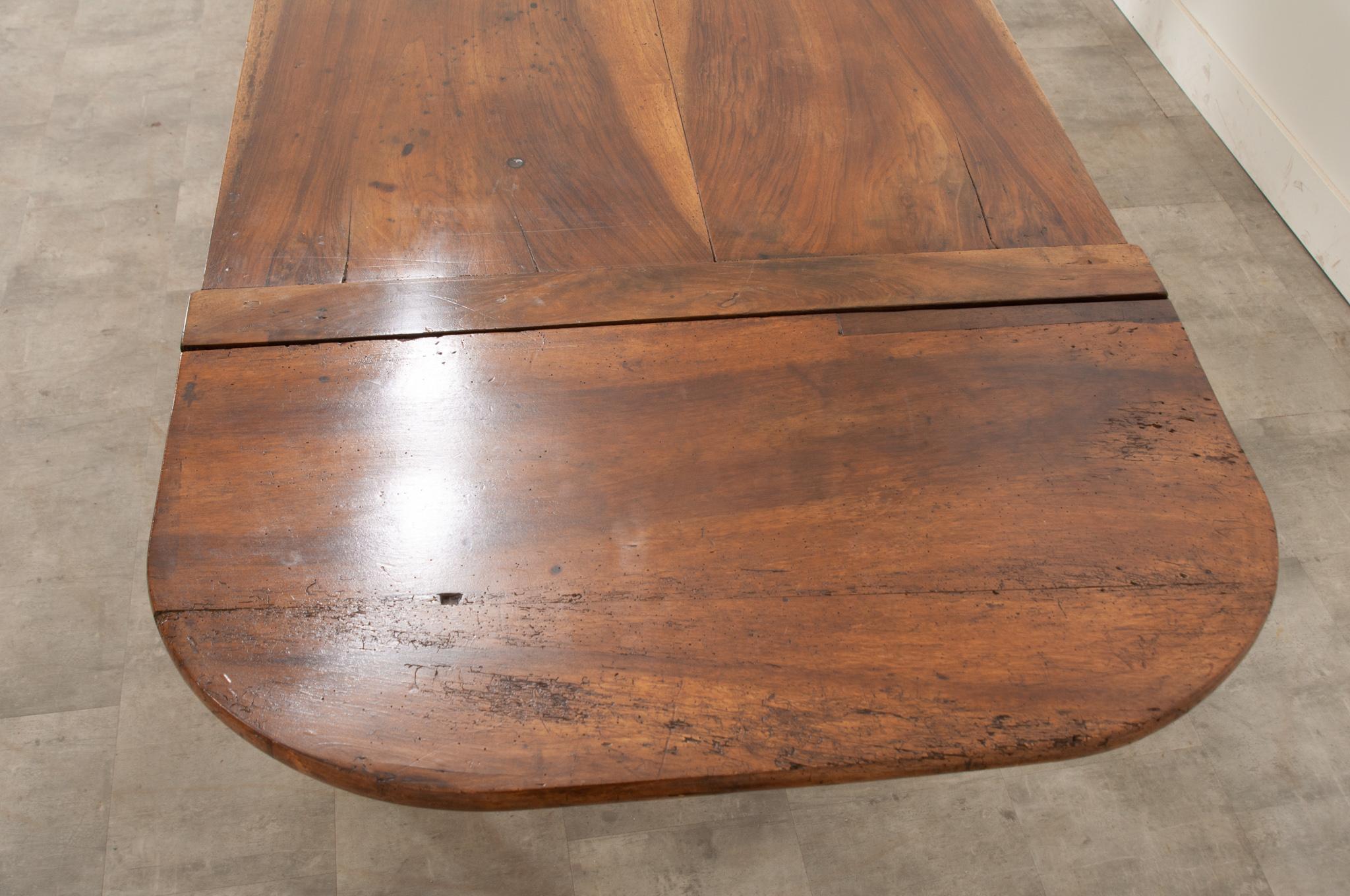 Wood French 18th Century Walnut Drop Leaf Dining Table For Sale