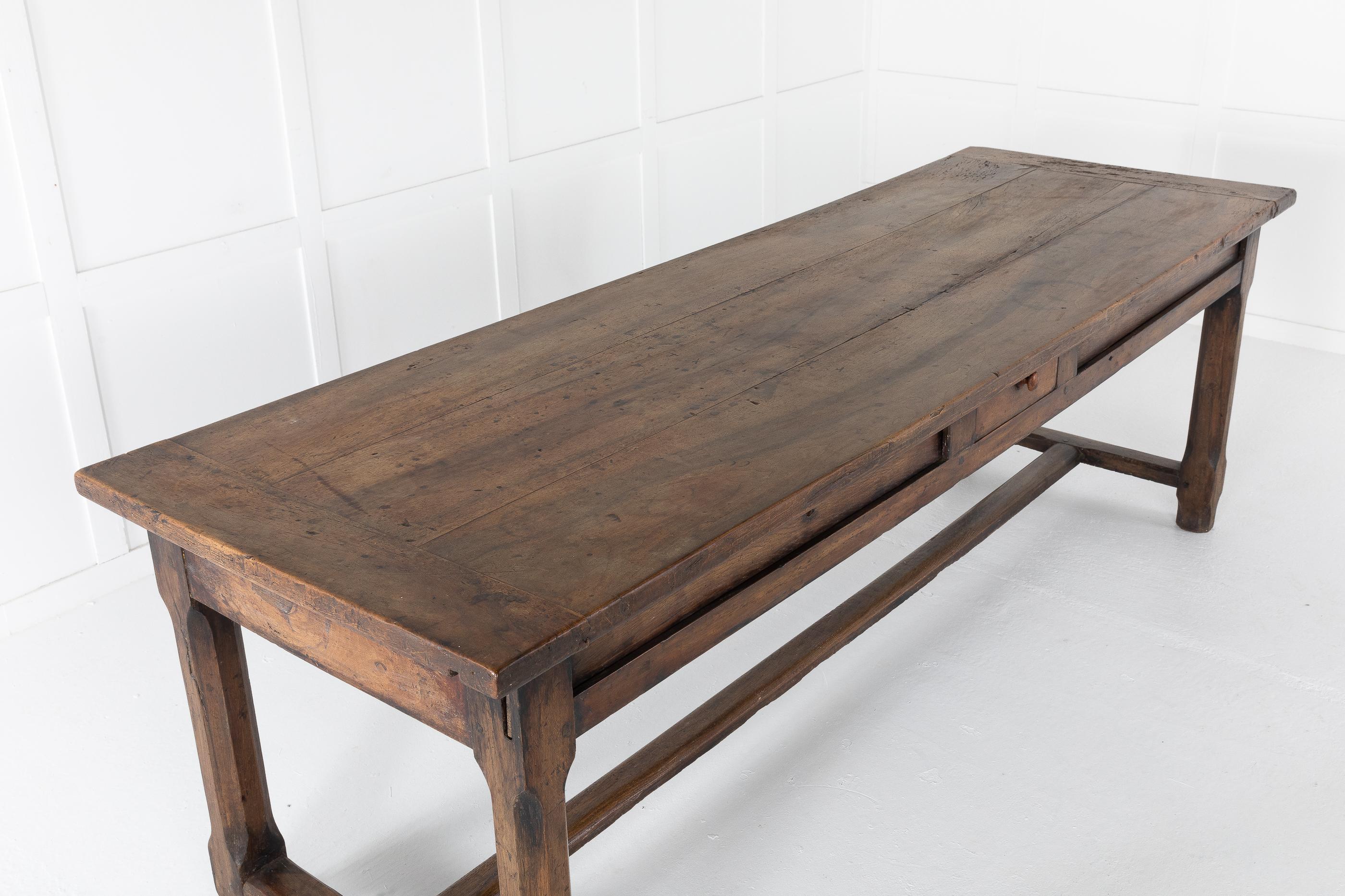 French 18th Century Walnut Farmhouse Table In Good Condition In Gloucestershire, GB