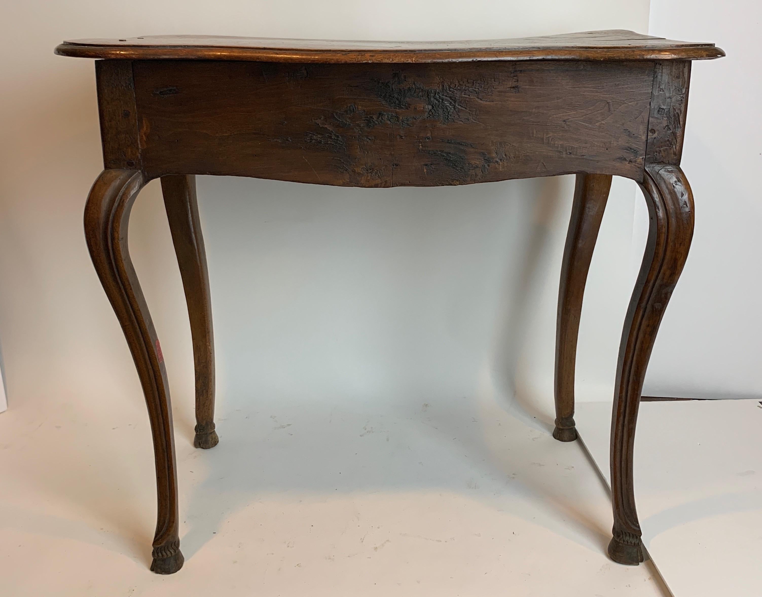 French 18th Century Walnut One Drawer Table 4