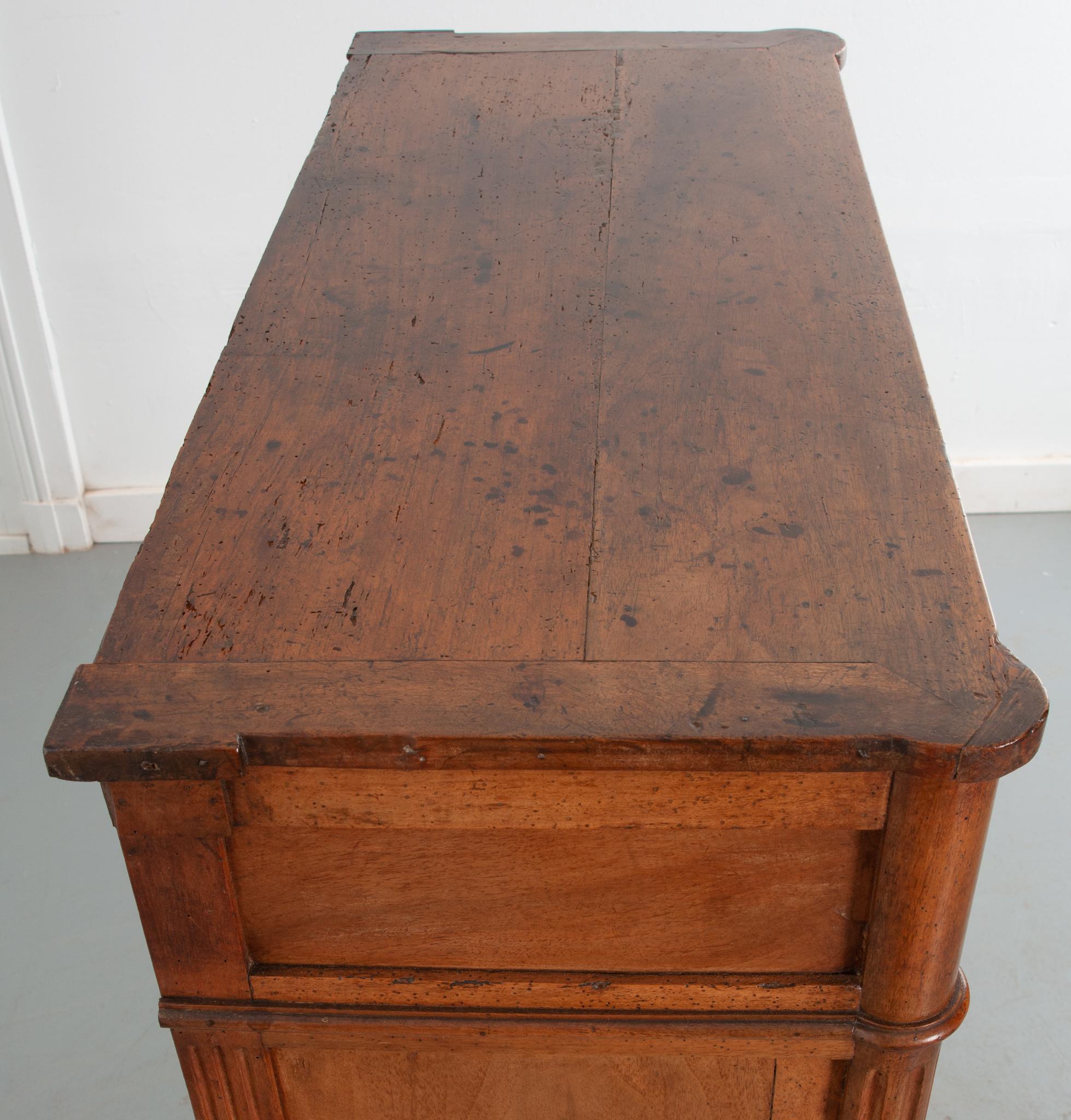 French 18th Century Walnut Secrétaire à Abattant In Good Condition In Baton Rouge, LA