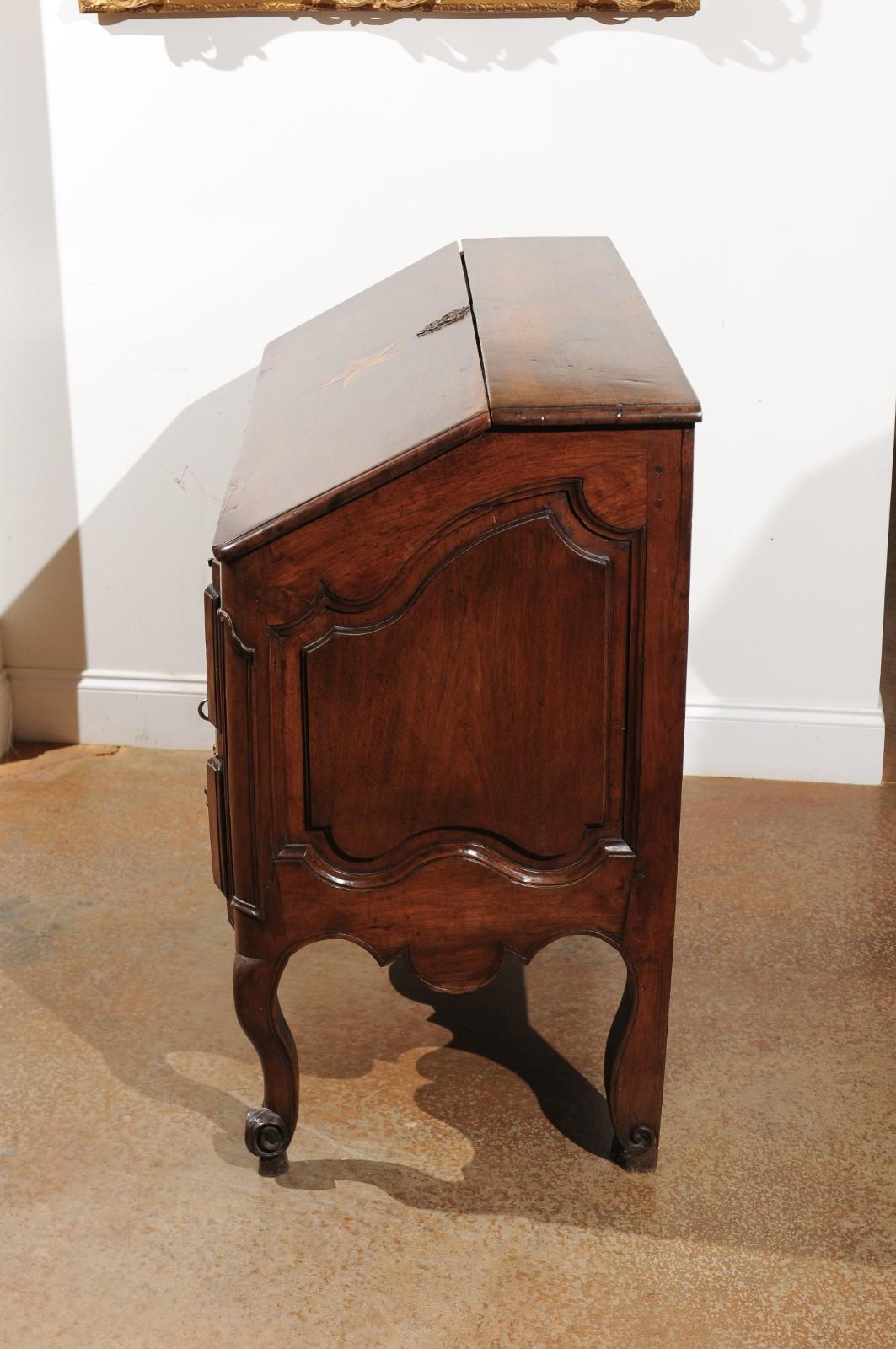 French 18th Century Walnut Slant-Front Desk on Three-Drawer Commode en Arbalète For Sale 4