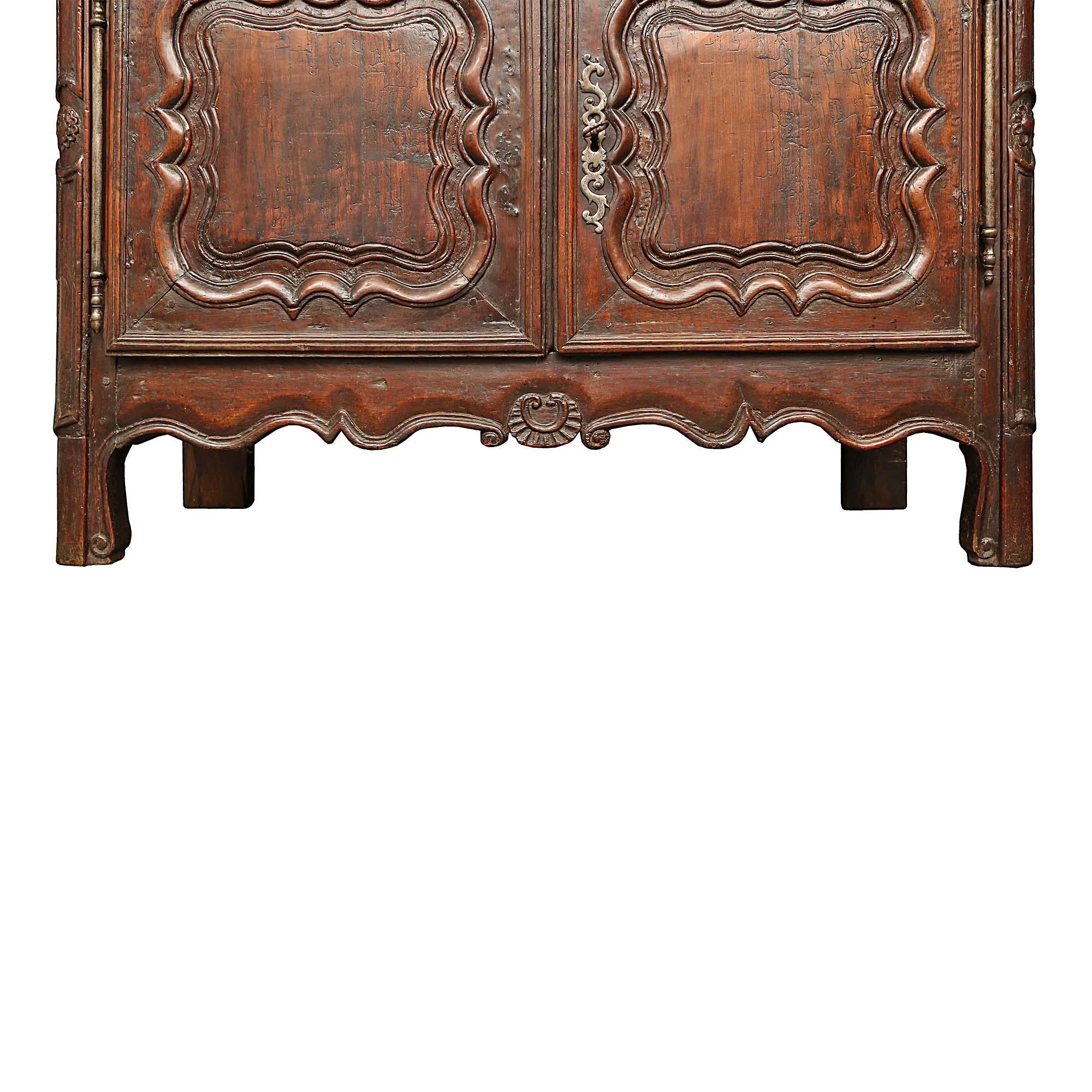 French 18th Century Walnut Vaissellier For Sale 6
