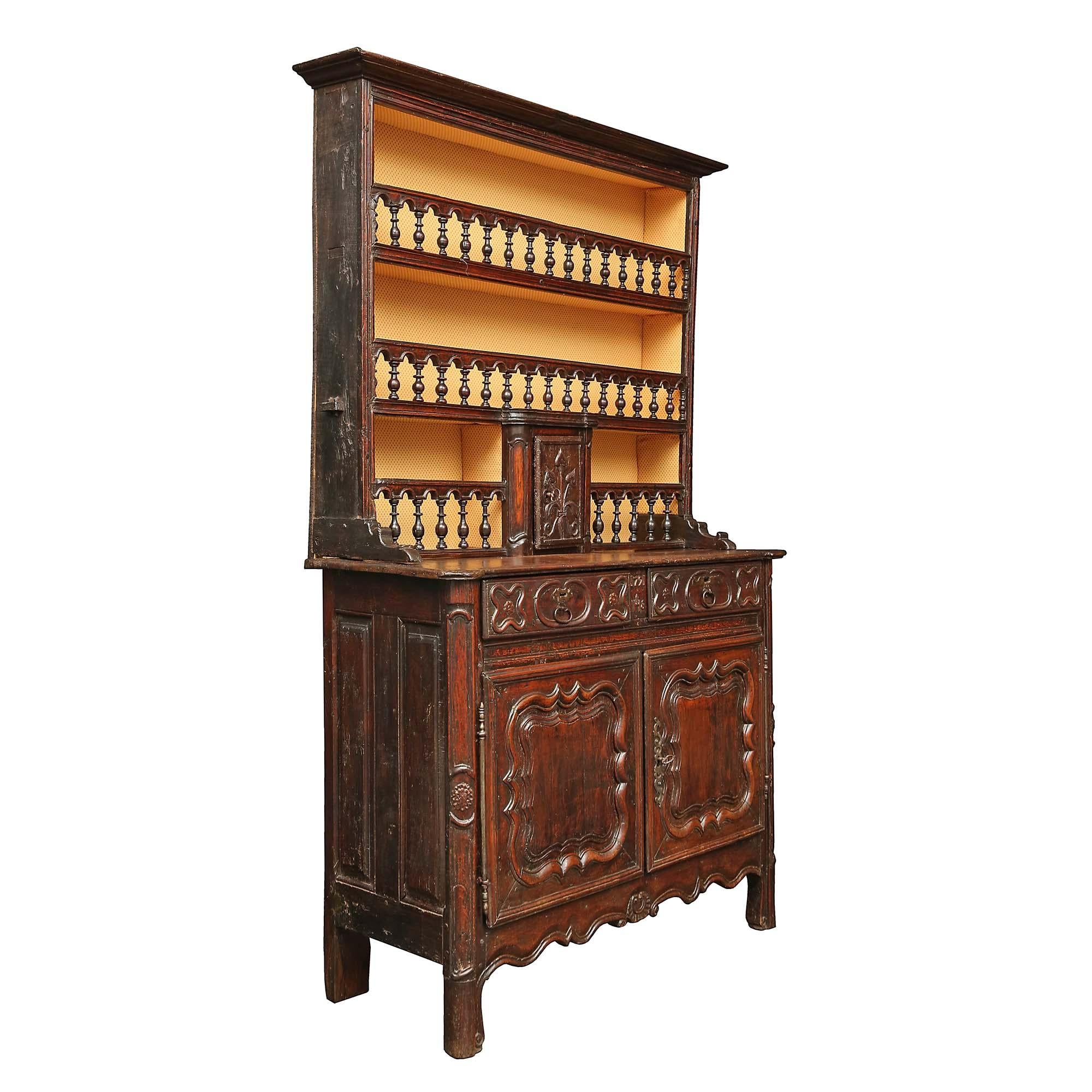 French 18th Century Walnut Vaissellier In Good Condition For Sale In West Palm Beach, FL