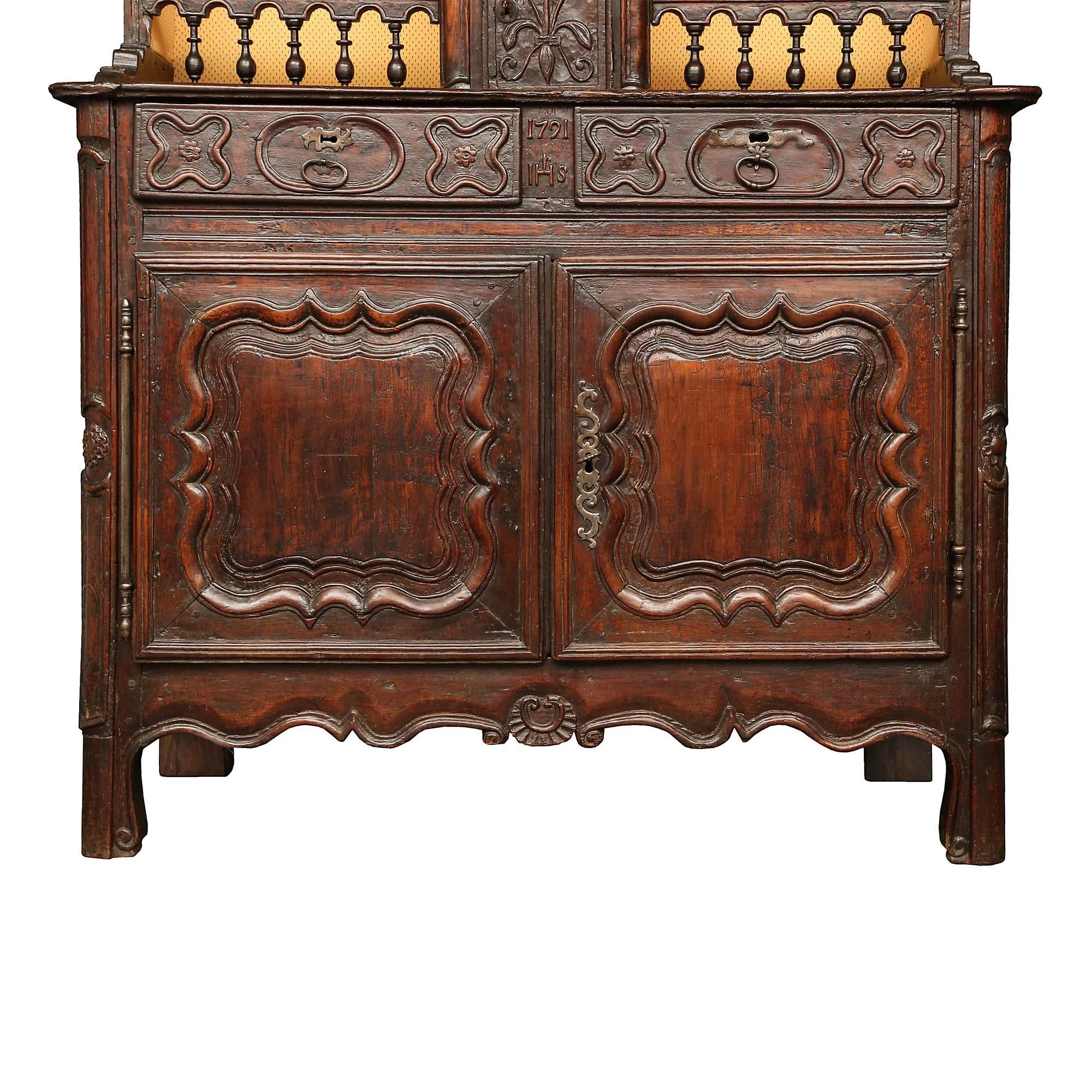 18th Century and Earlier French 18th Century Walnut Vaissellier For Sale