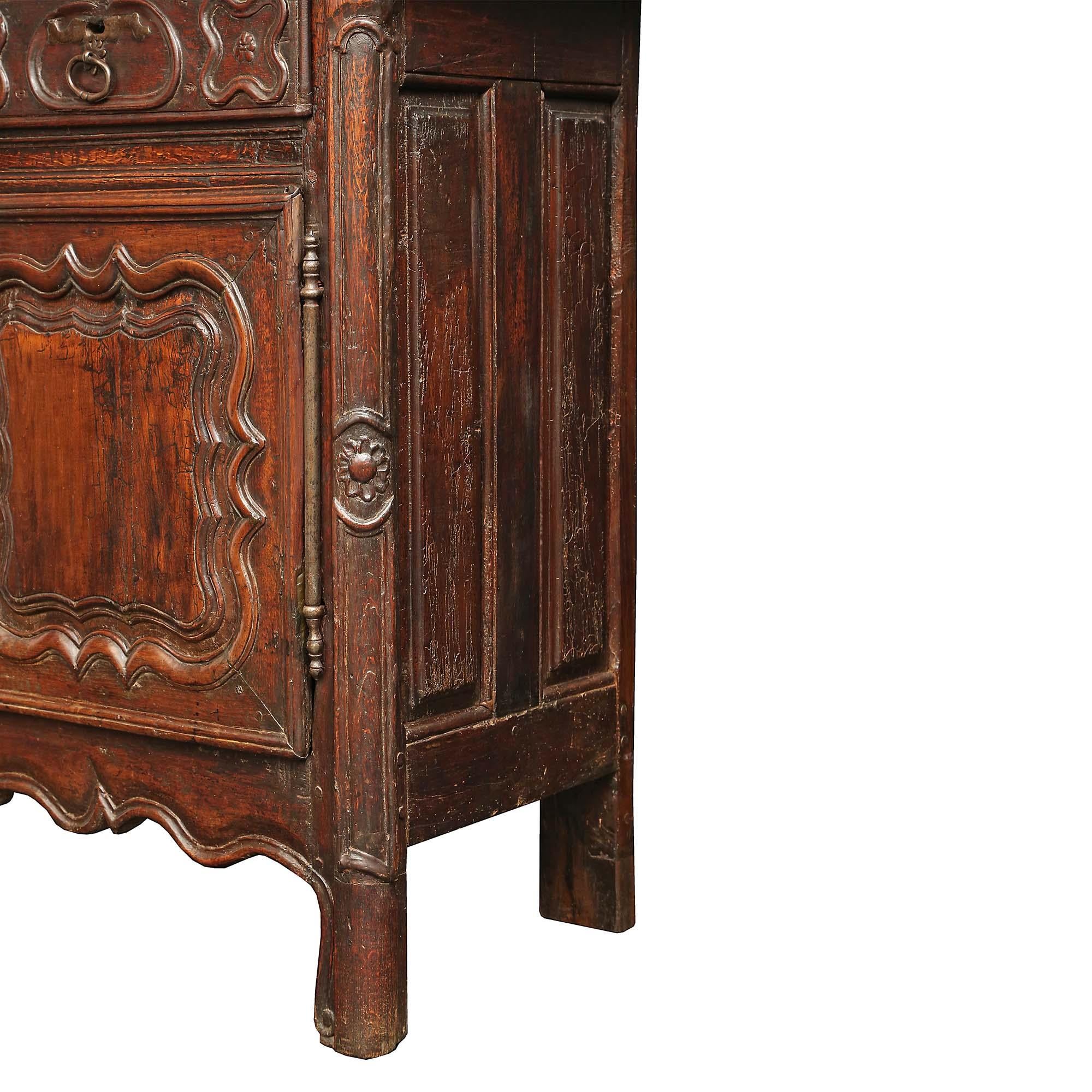 French 18th Century Walnut Vaissellier For Sale 1