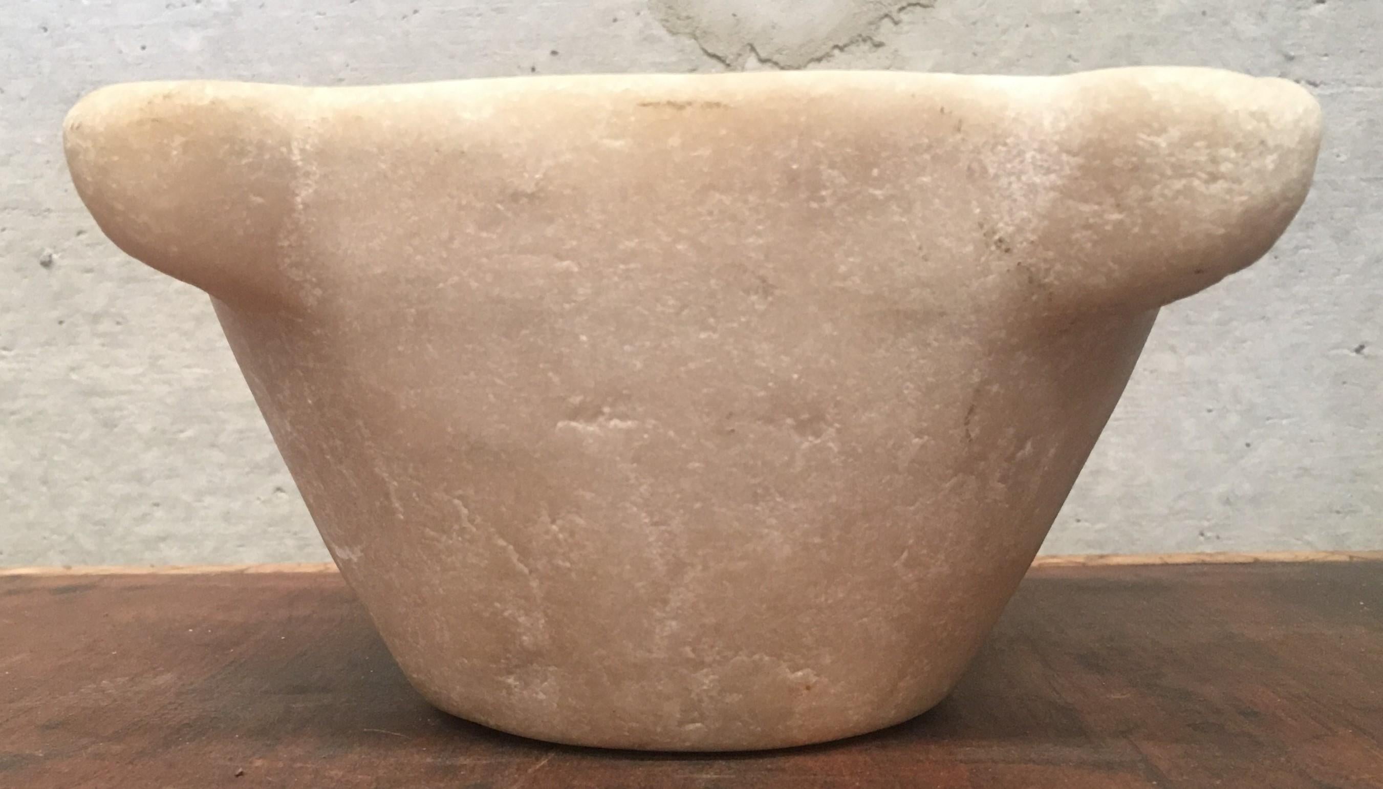 French, 18th Century White Marble Mortar In Good Condition In Miami, FL