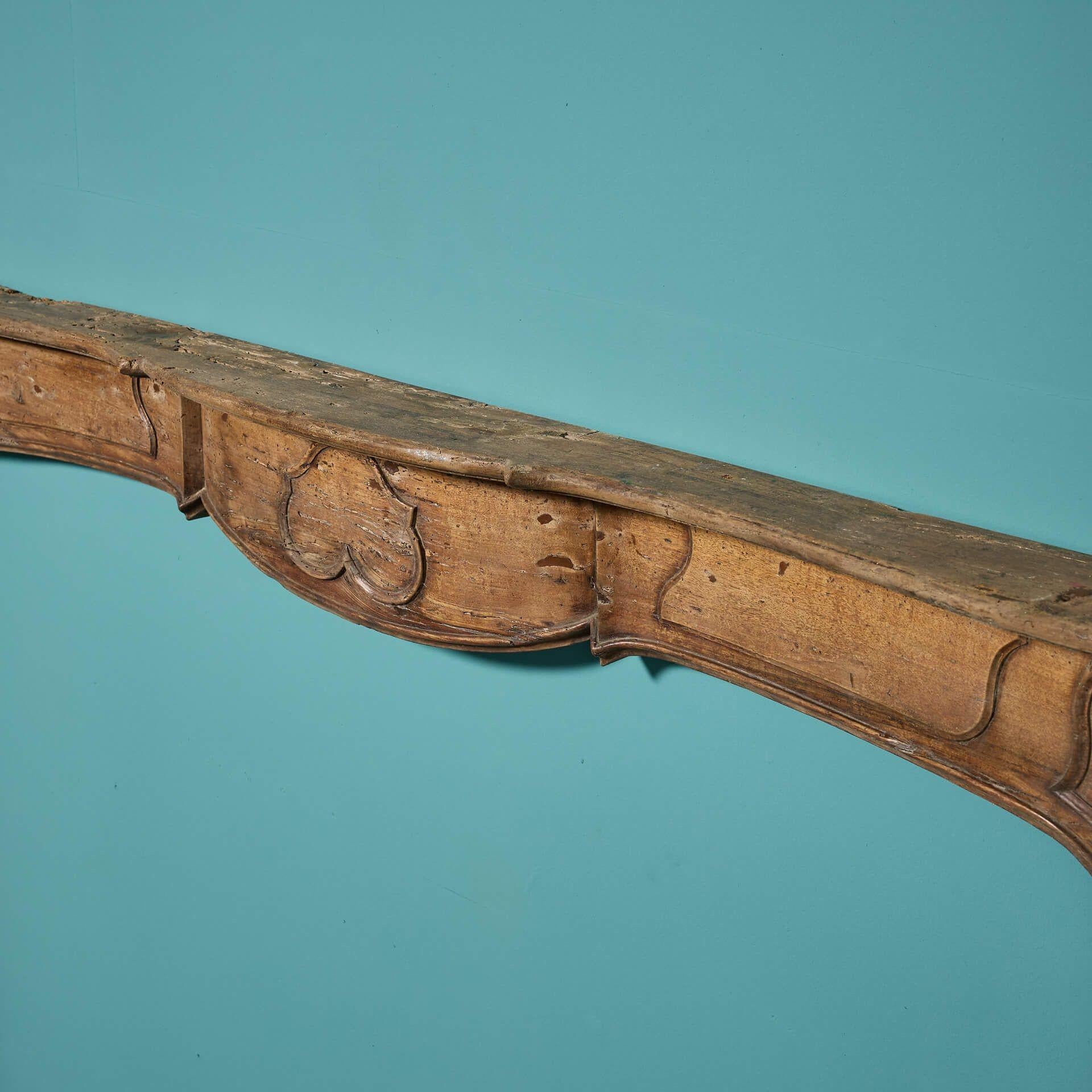 Chimenea francesa Luis XV de madera del siglo XVIII en Bastante bueno estado para la venta en Wormelow, Herefordshire